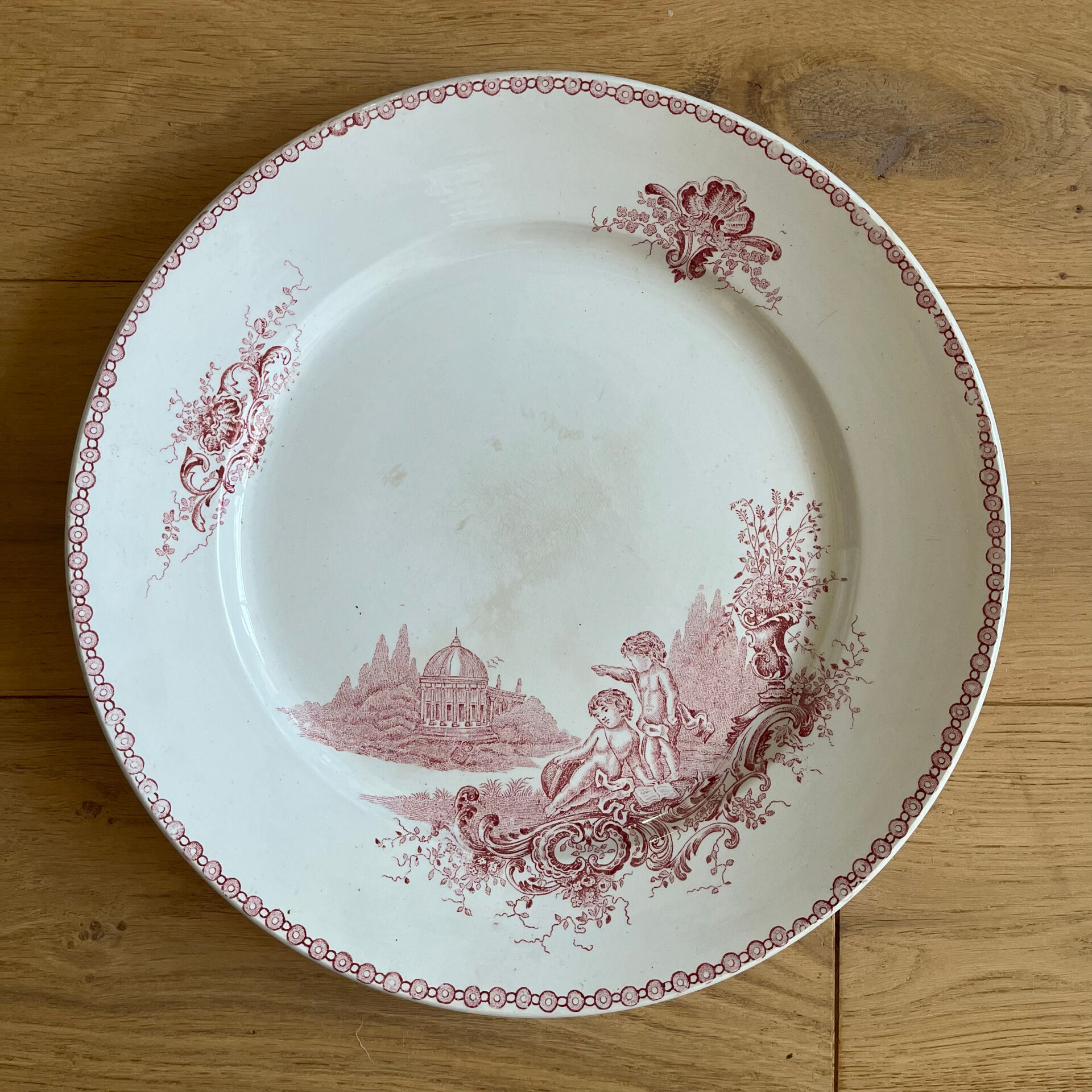 Plat en terre de fer Trianon