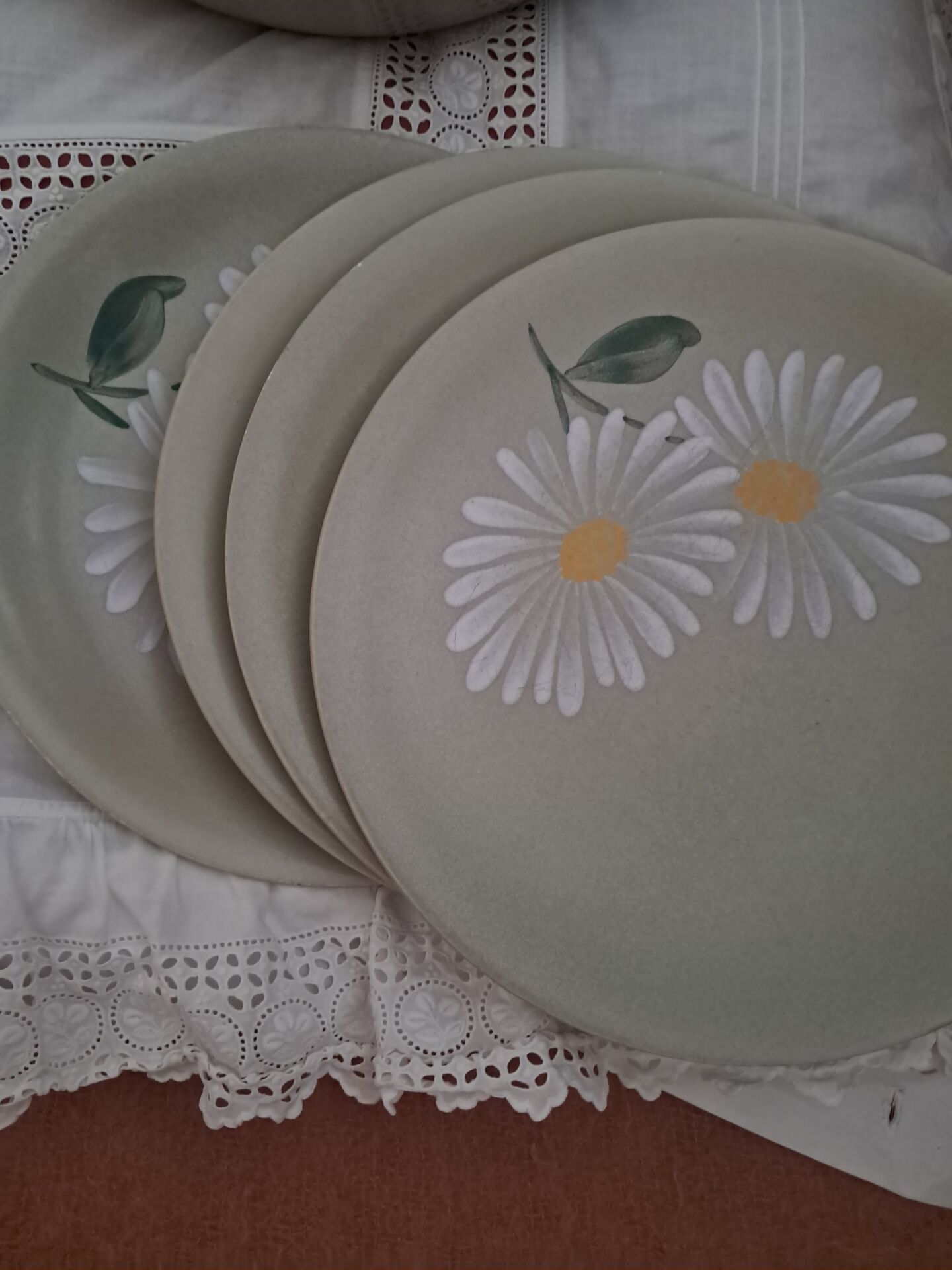 4 vintage Longchamp dinner plates