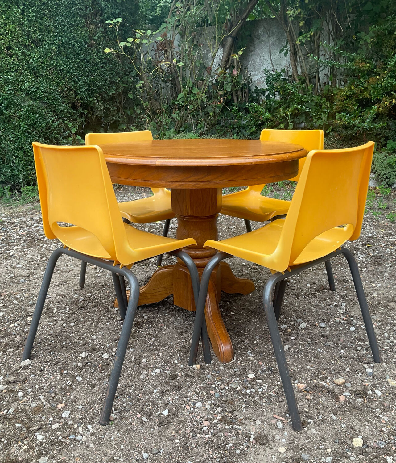 Vintage 70s table and 4 chairs set