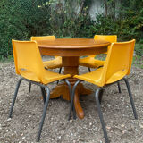 Vintage 70s table and 4 chairs set