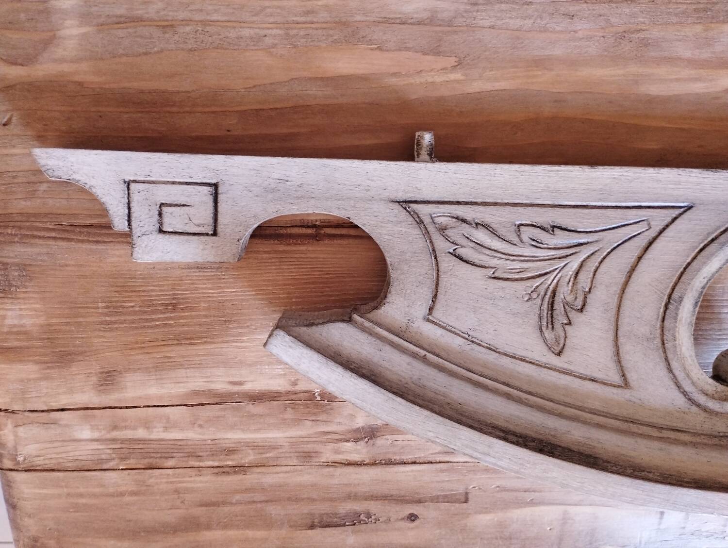 Shabby chic patina pediment