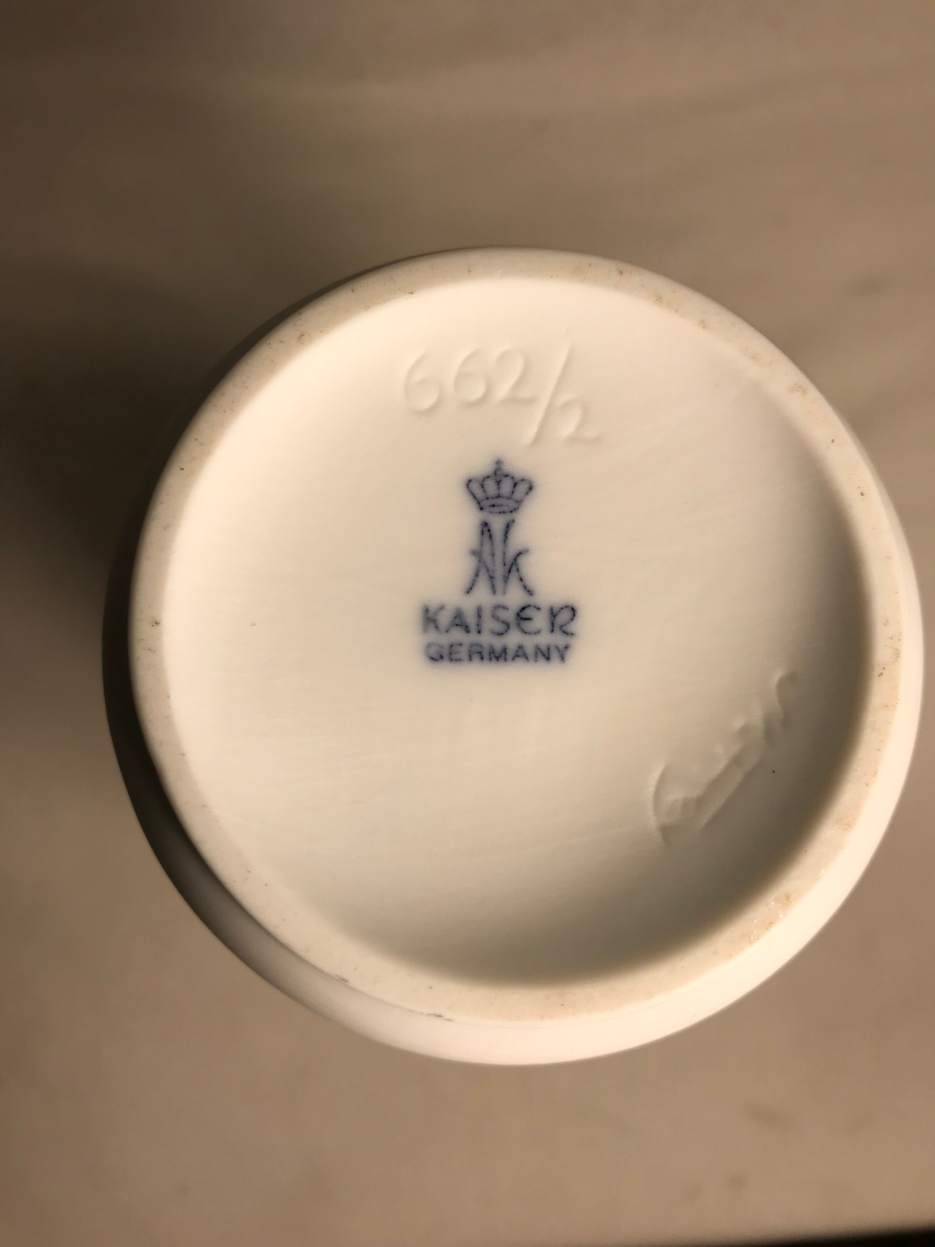 Vase ancien porcelaine biscuit kaiser germany dessin roses signé