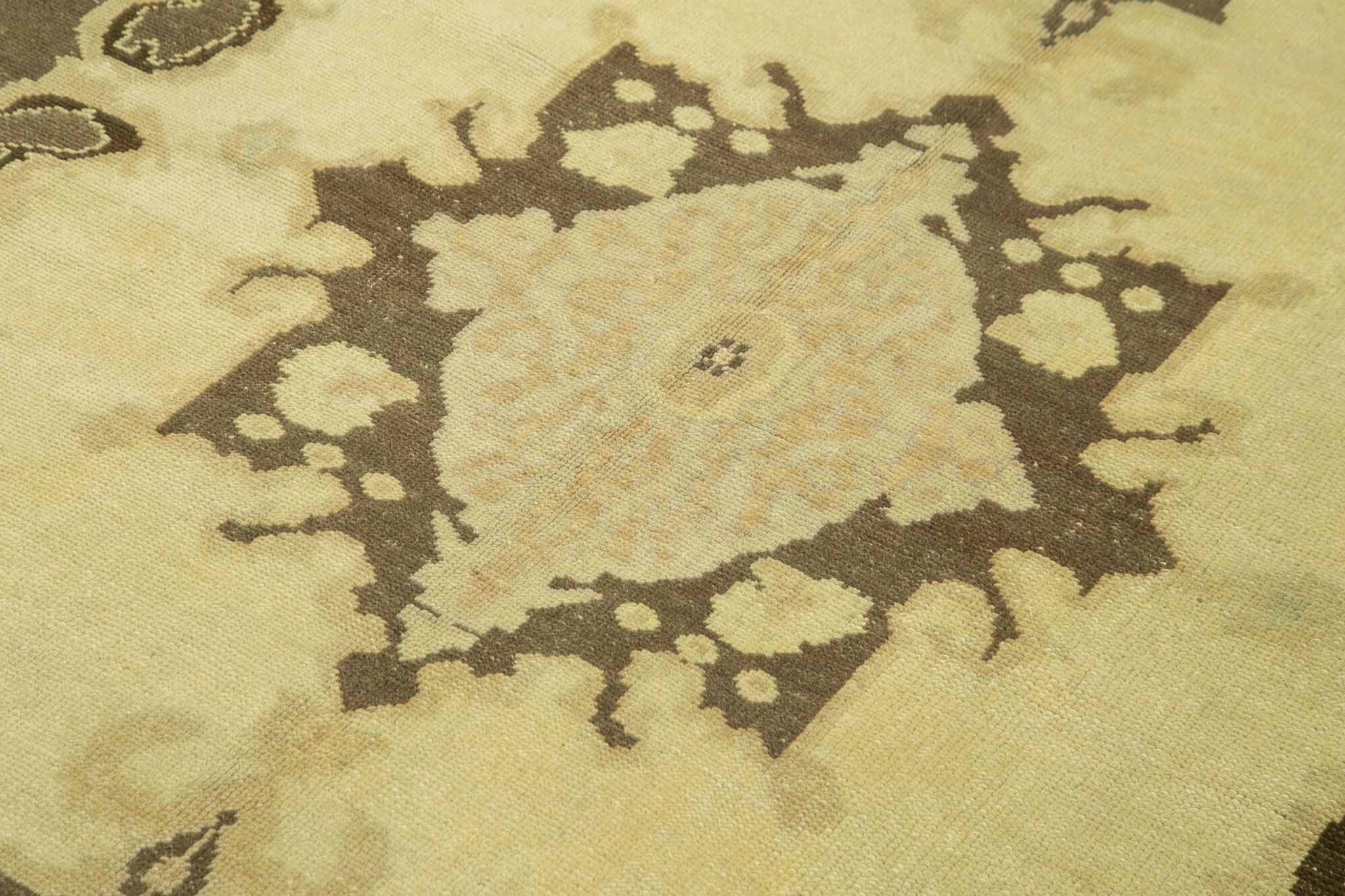 1950s hand-knotted contemporary turkish beige rug 155 cm x 235 cm