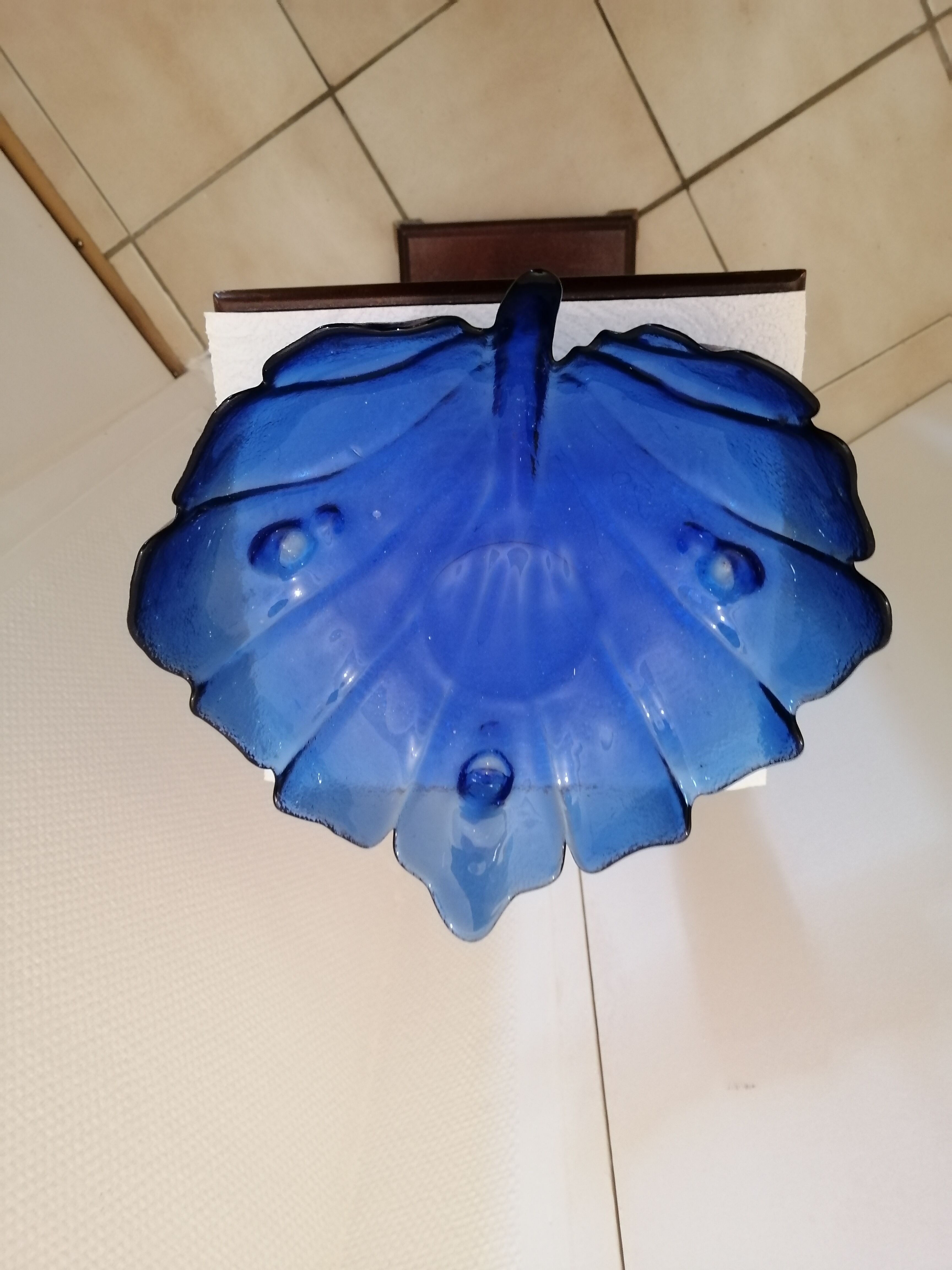 Leaf tray fruit basket in blue glass