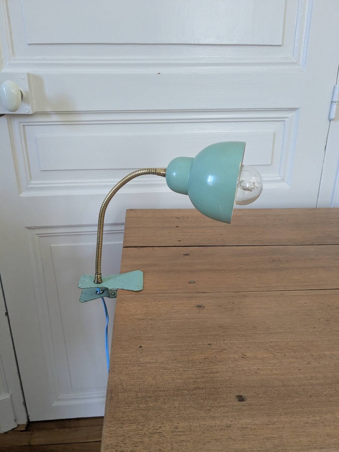 Vintage clip-on casserole lamp