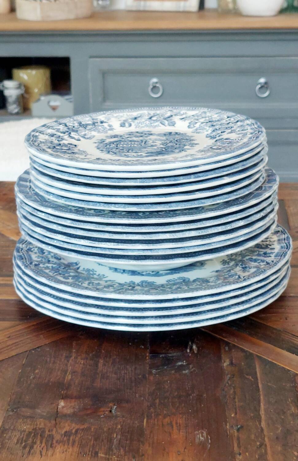 Tonquin Plate Set by Myott – 17 Piece Vintage Earthenware