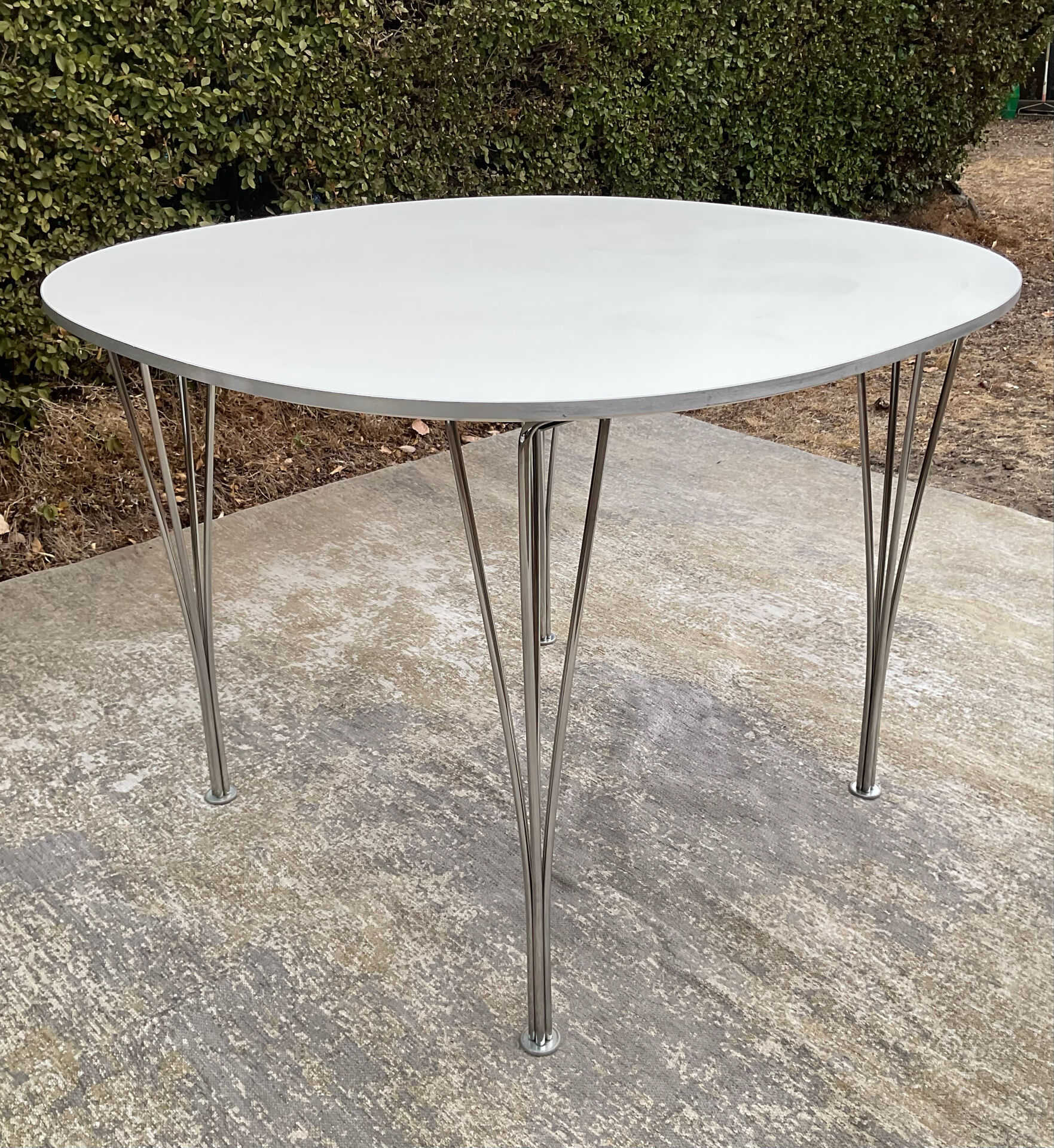 Dining table "Ellipse" by Arne Jacobsen for Fritz Hansen