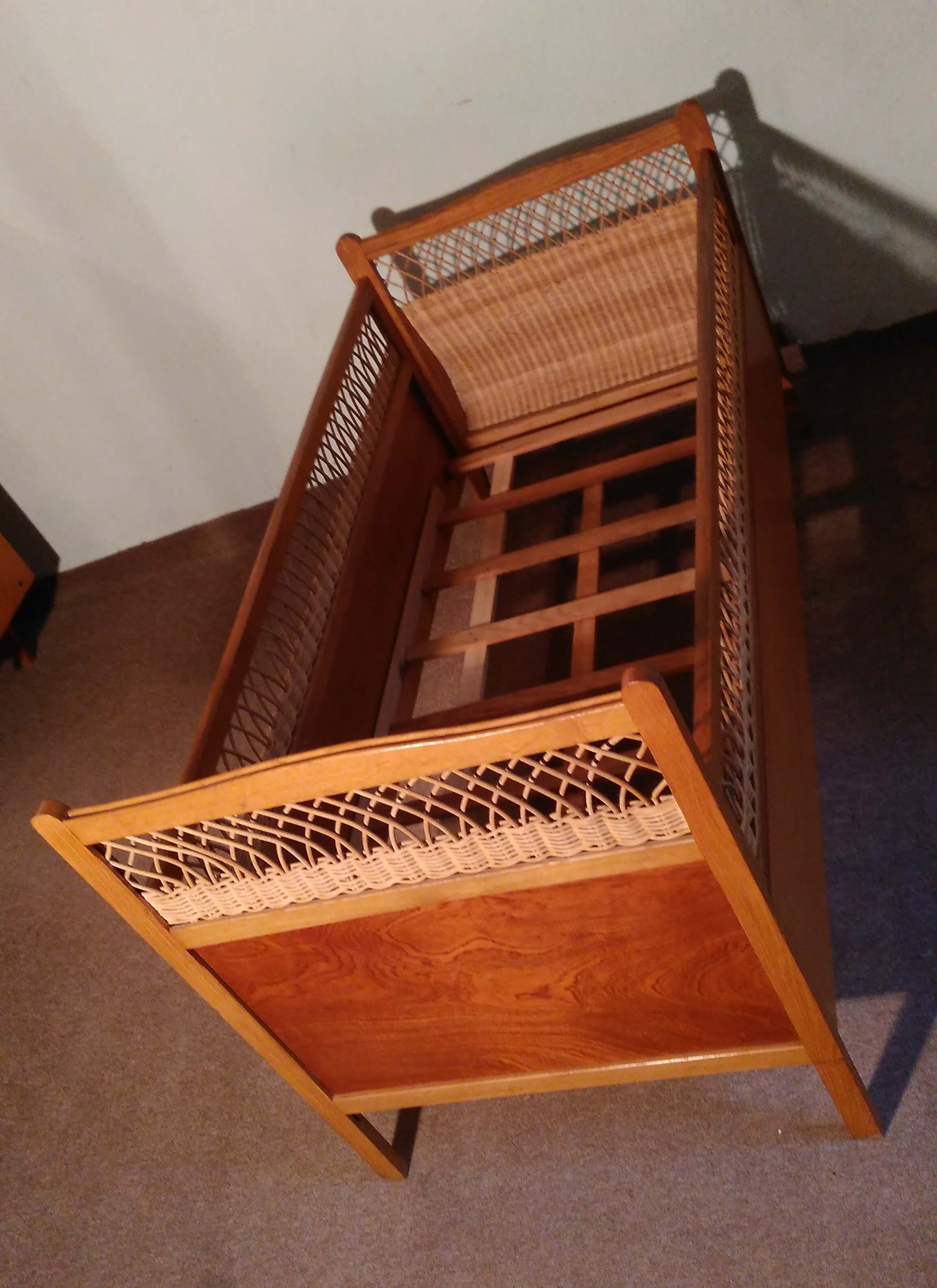 Children's bed wood and rattan feet compas vintage 60s