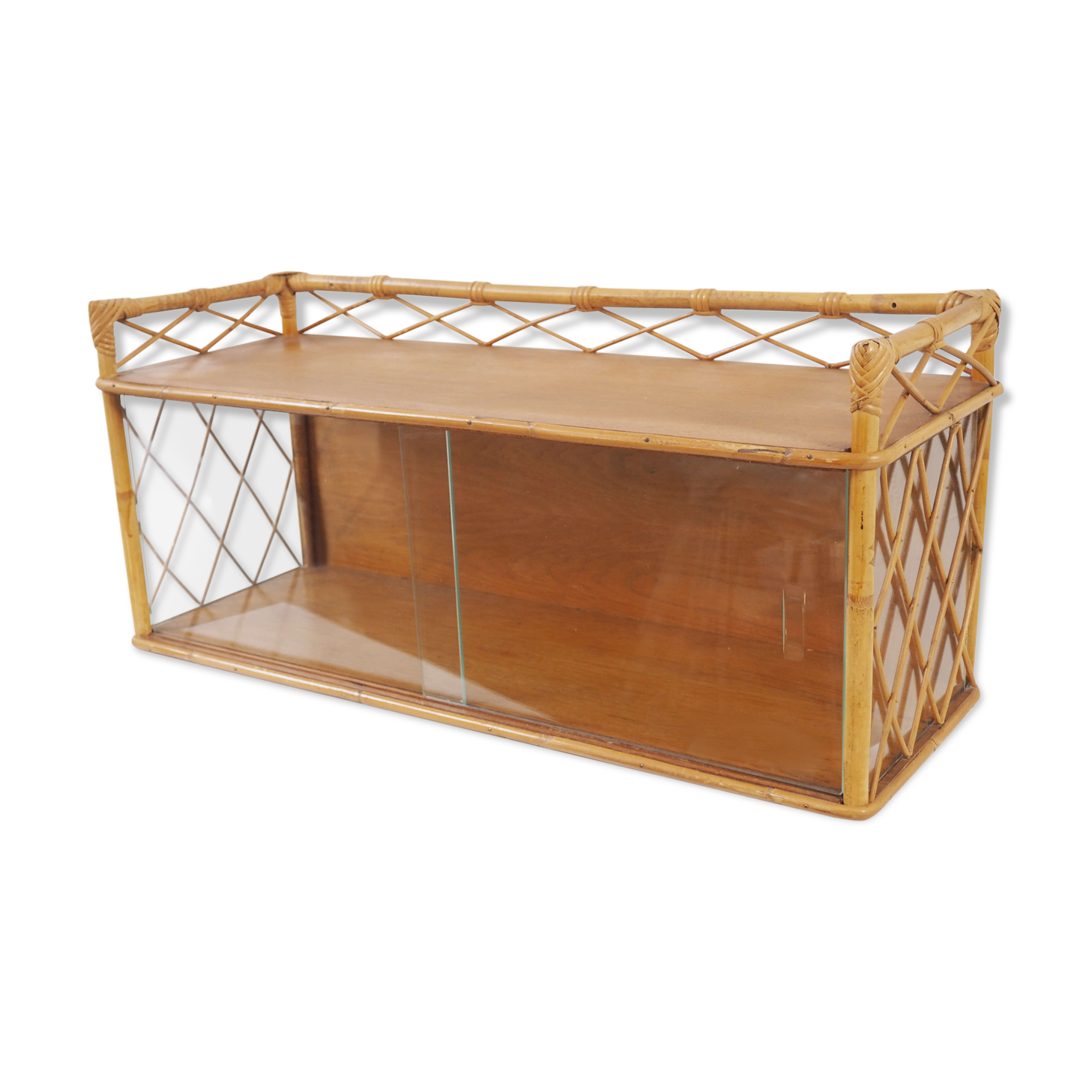 Etagère vitrée en rotin