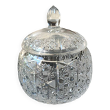 Vintage candy box/Drageoir in finely cut Bohemian crystal. Sophisticated star/brass patterns. Size 20 x 16 cm
