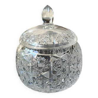 Bonbonnière/Drageoir vintage en cristal de Bohème finement taillé. Motifs étoiles sophistiquées/Croisillons. Dim 20 x 16 cm