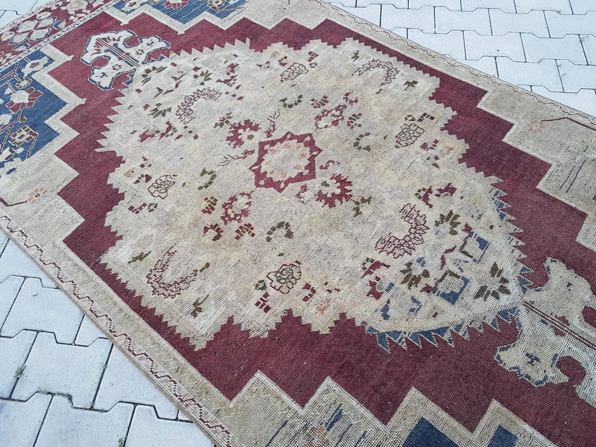 Vintage handmade Turkish rug 140x272 cm