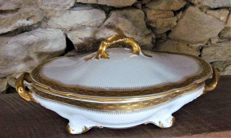 Antique medium-sized porcelain tureen produced by William Guerin