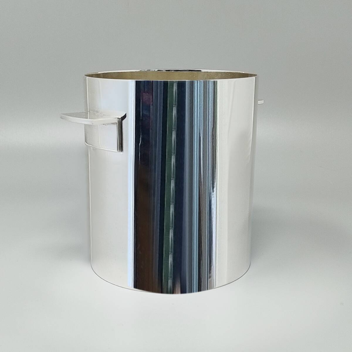 1960s Gorgeous Ice Bucket by Durousseau & Raynaud in Silver Plated. Made in