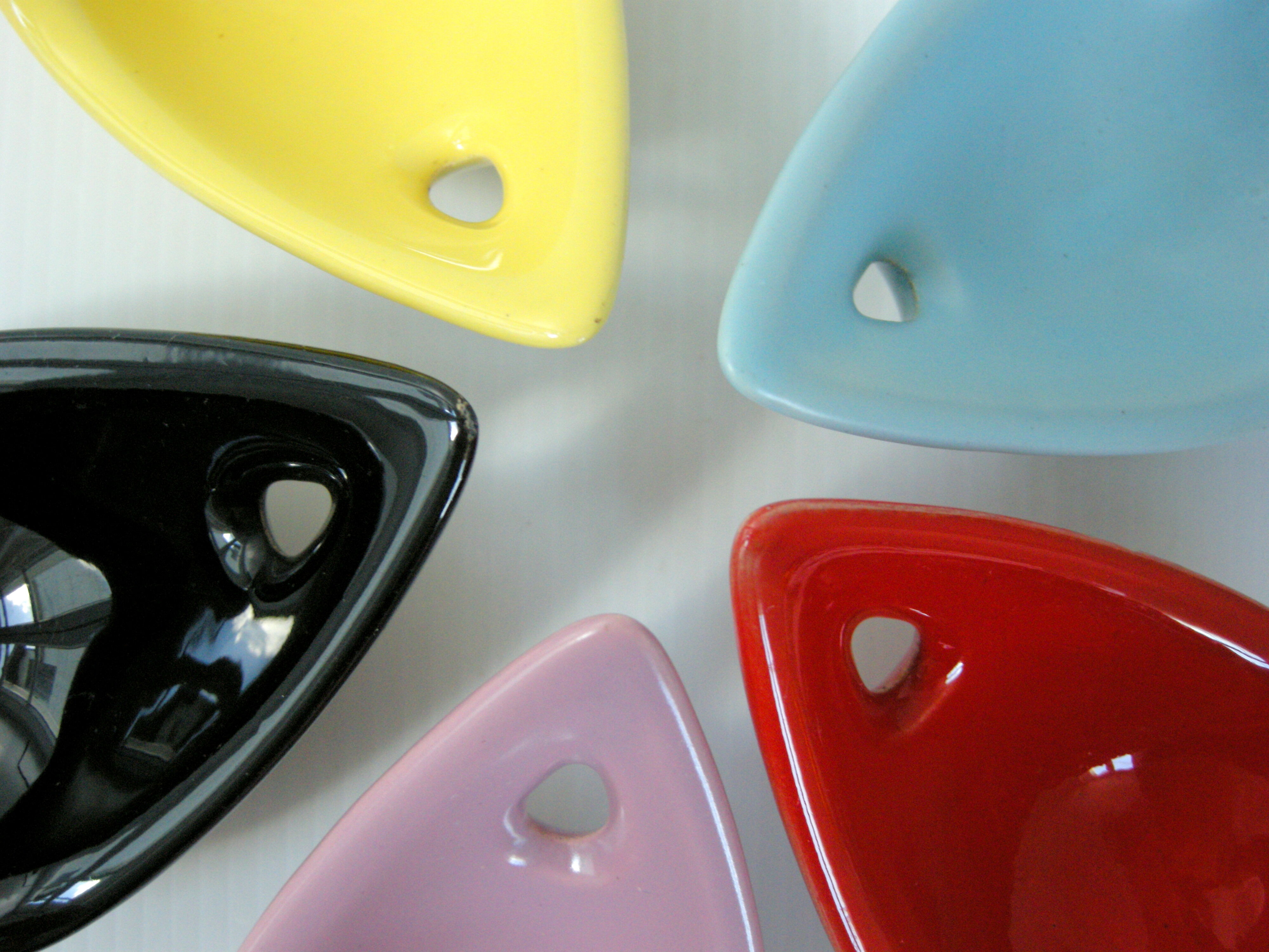 Vintage ashtray 1950 ceramic tripod