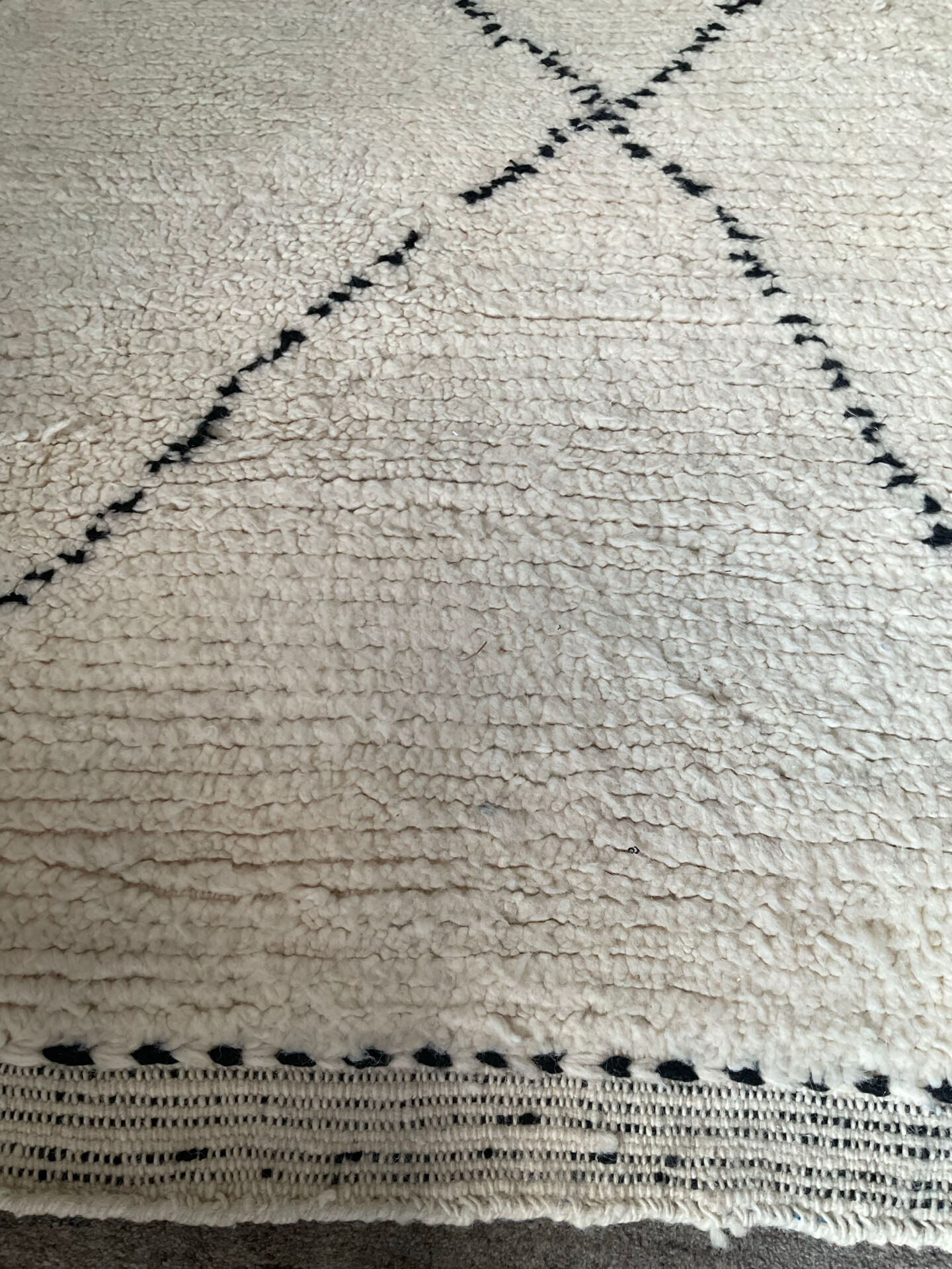 Old Berber wool rug 125x75cm