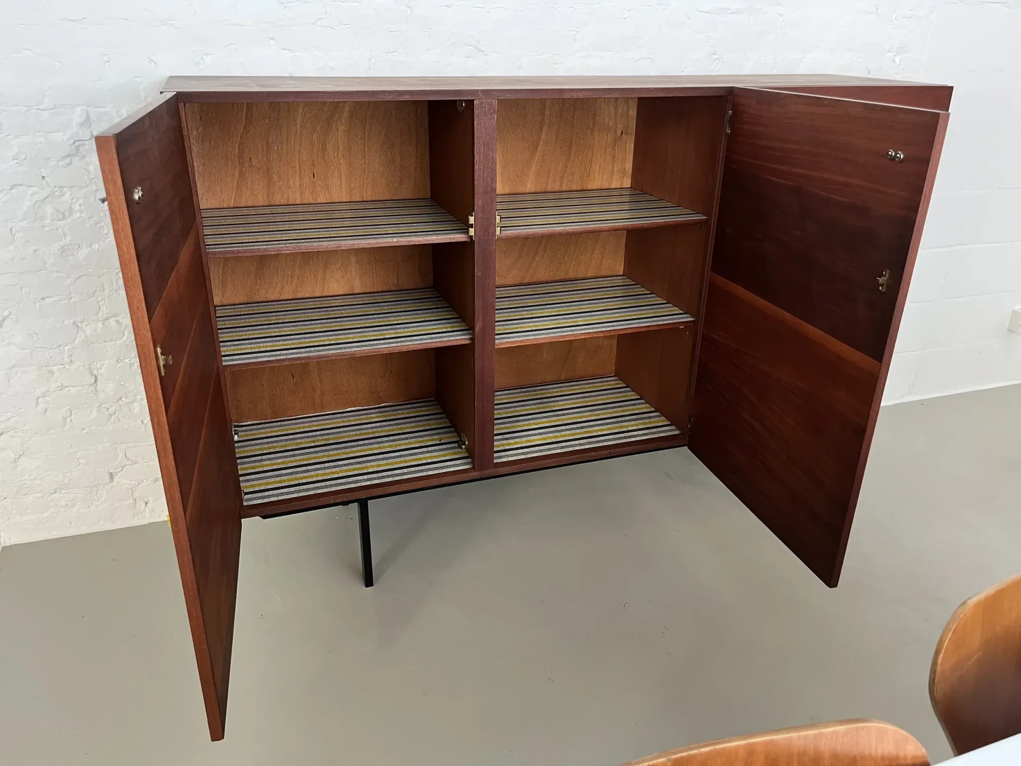 Buffet en teck par Pierre Guariche pour Meurop, 1961