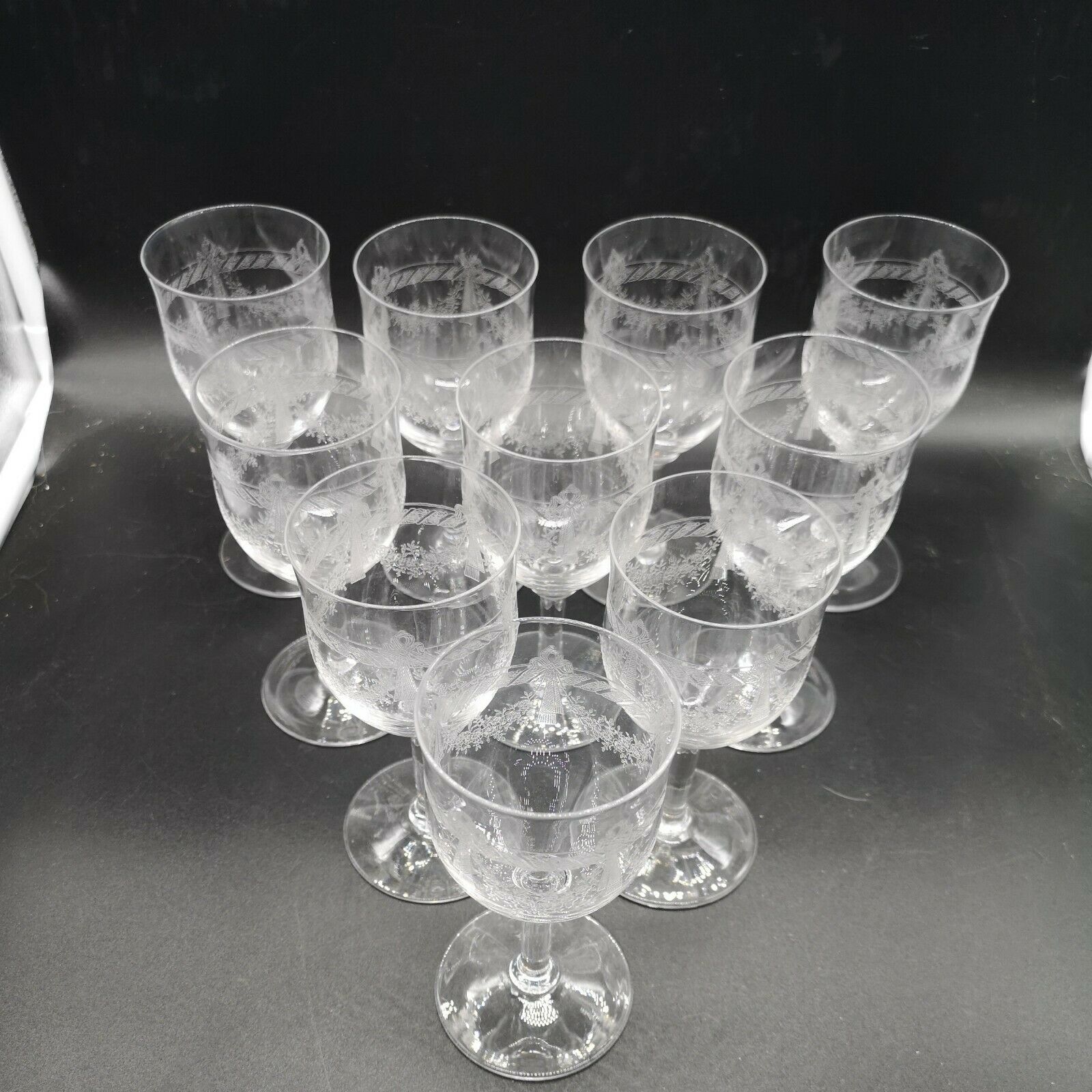 Set of 10 glasses of Saint Louis crystal wine engraved ribbon and flowers