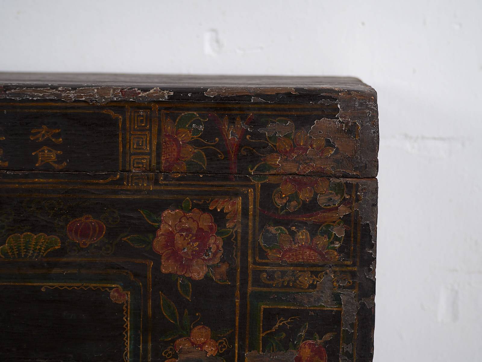 Traditional Chinese opera chest with illustrated lotus flower (1900)#28