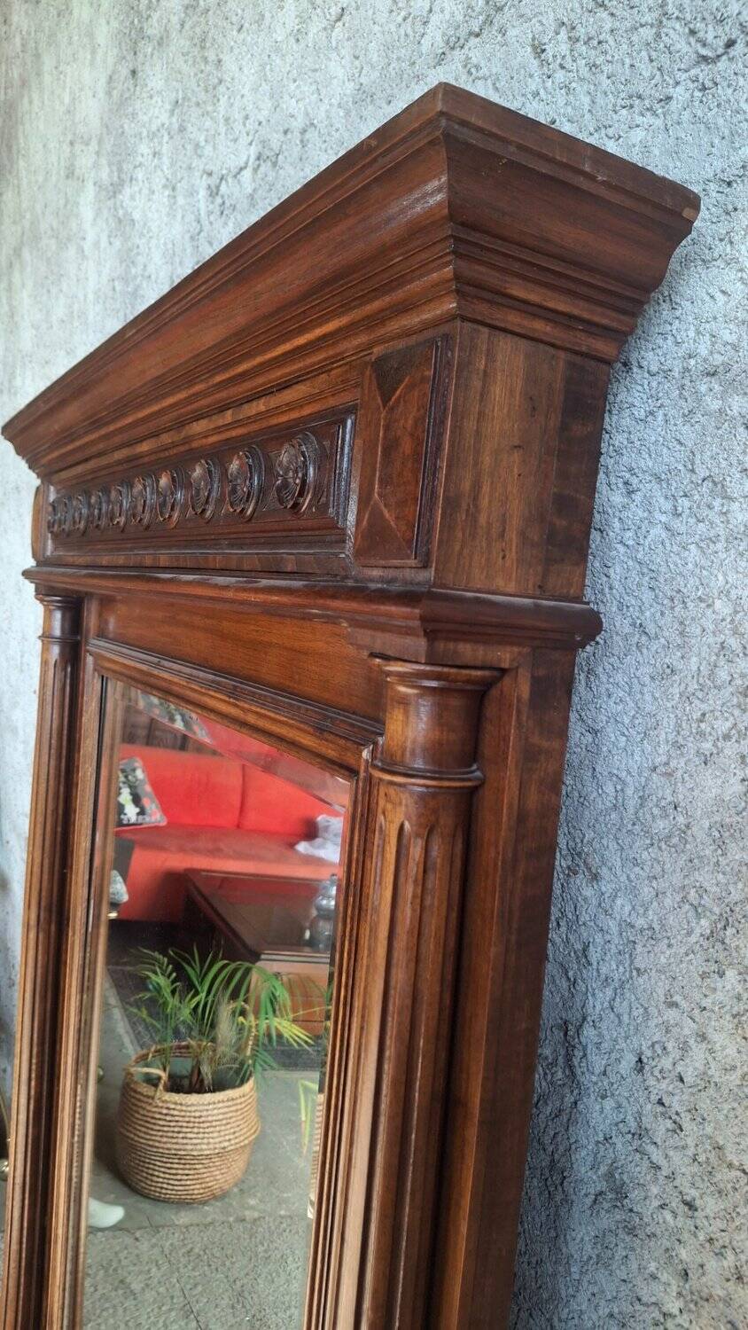 Large trumeau mirror with carved wood in the Louis XVI / Henri II style, 19th century.
