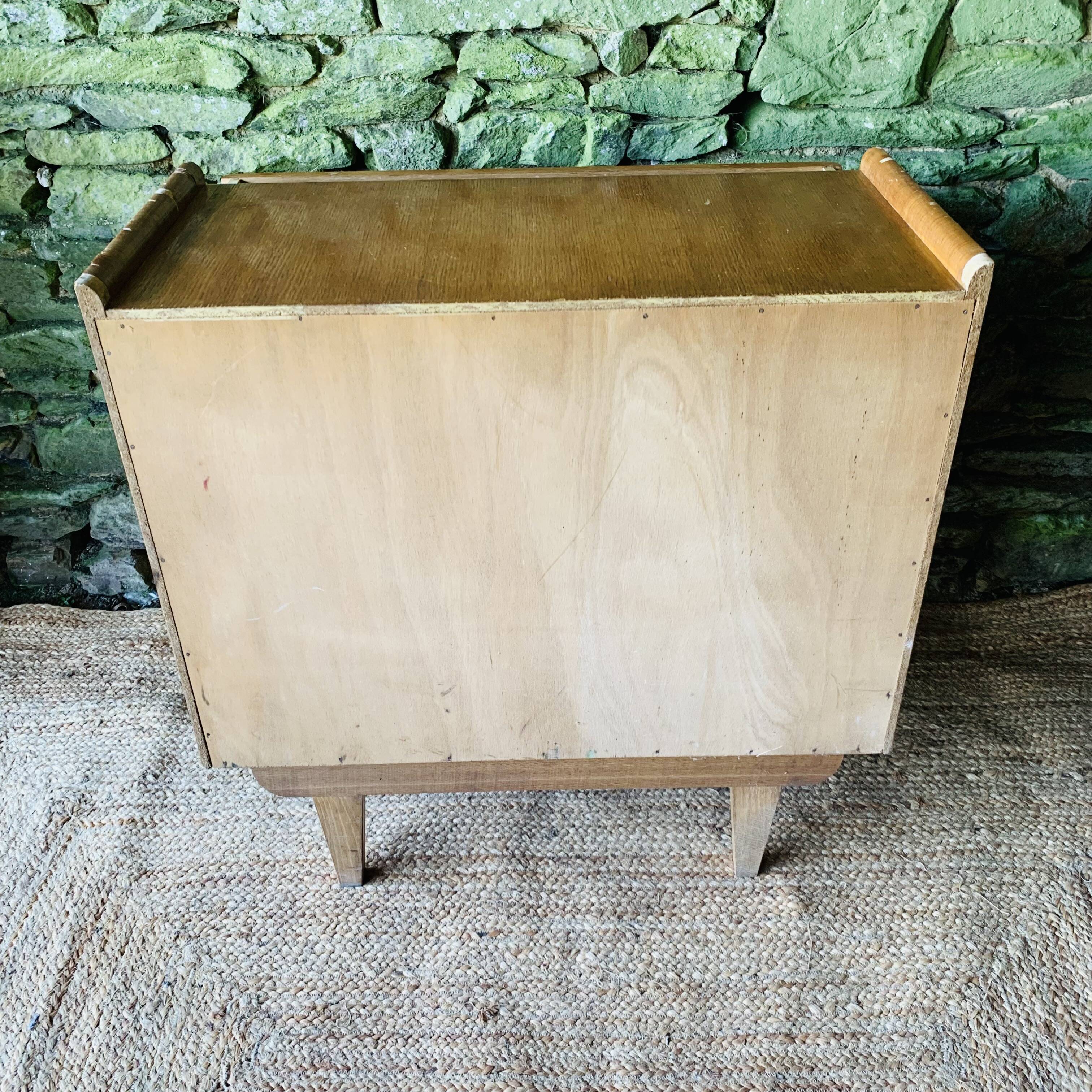 Commode vintage