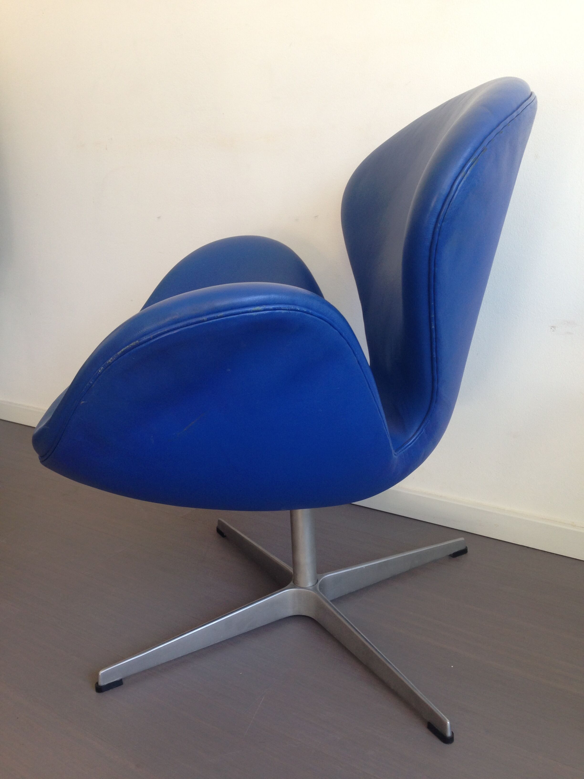 Swan chair by Arne Jacobsen by Fritz Hansen