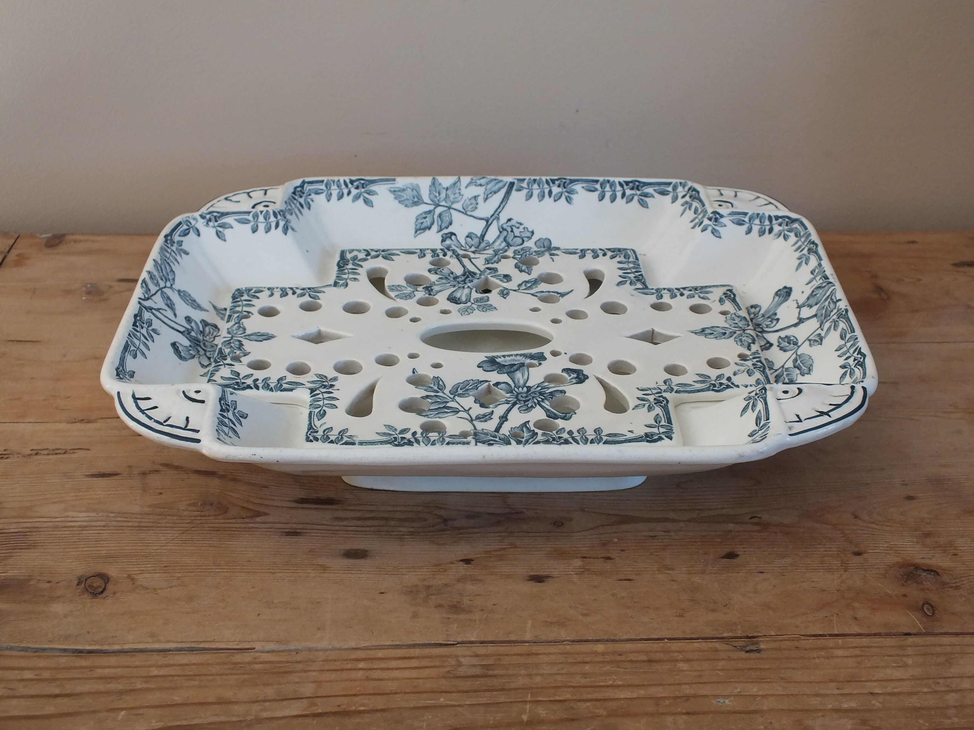 Asparagus dish in Iron Earth XIXth Clairefontaine Colbert