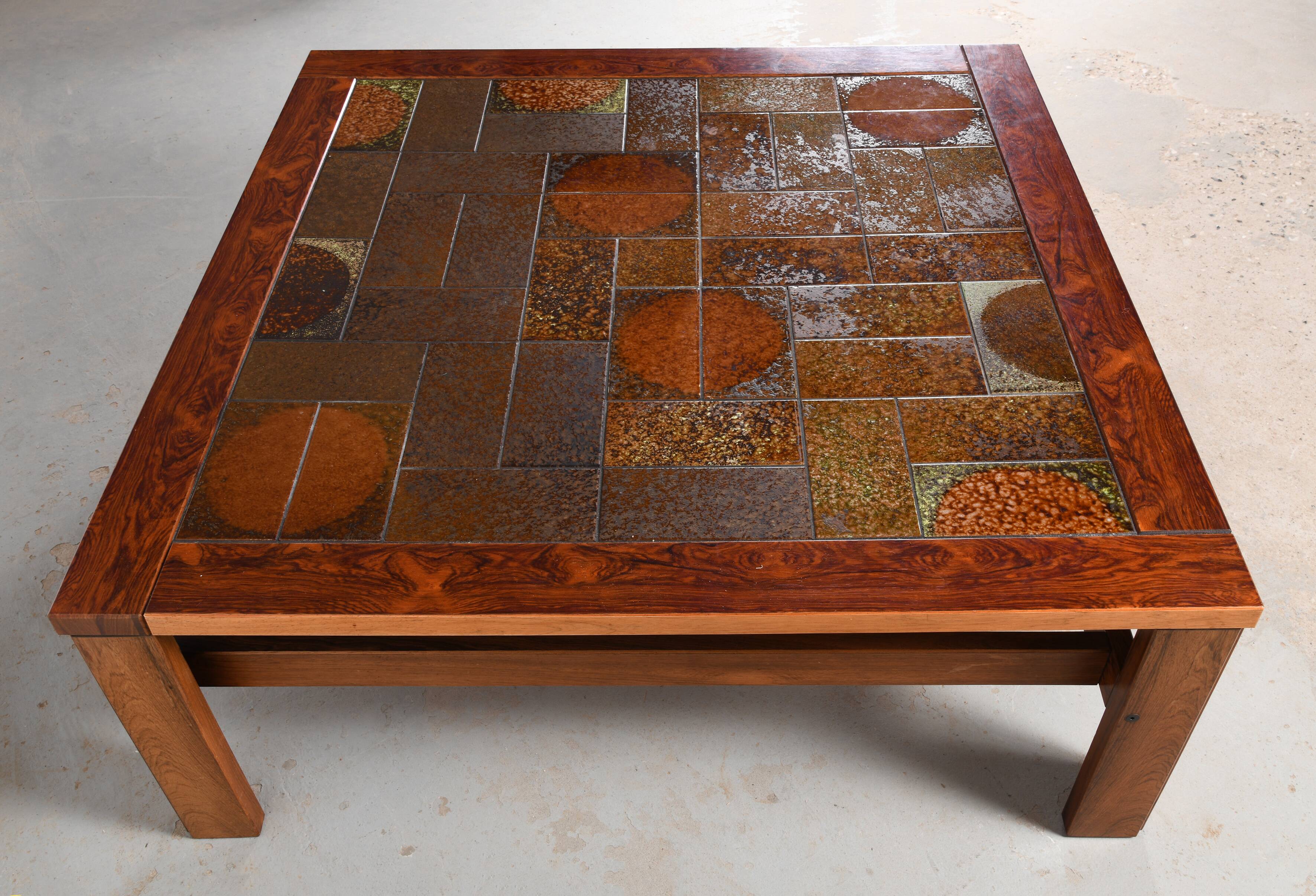 Scandinavian coffee table in rosewood and ceramic