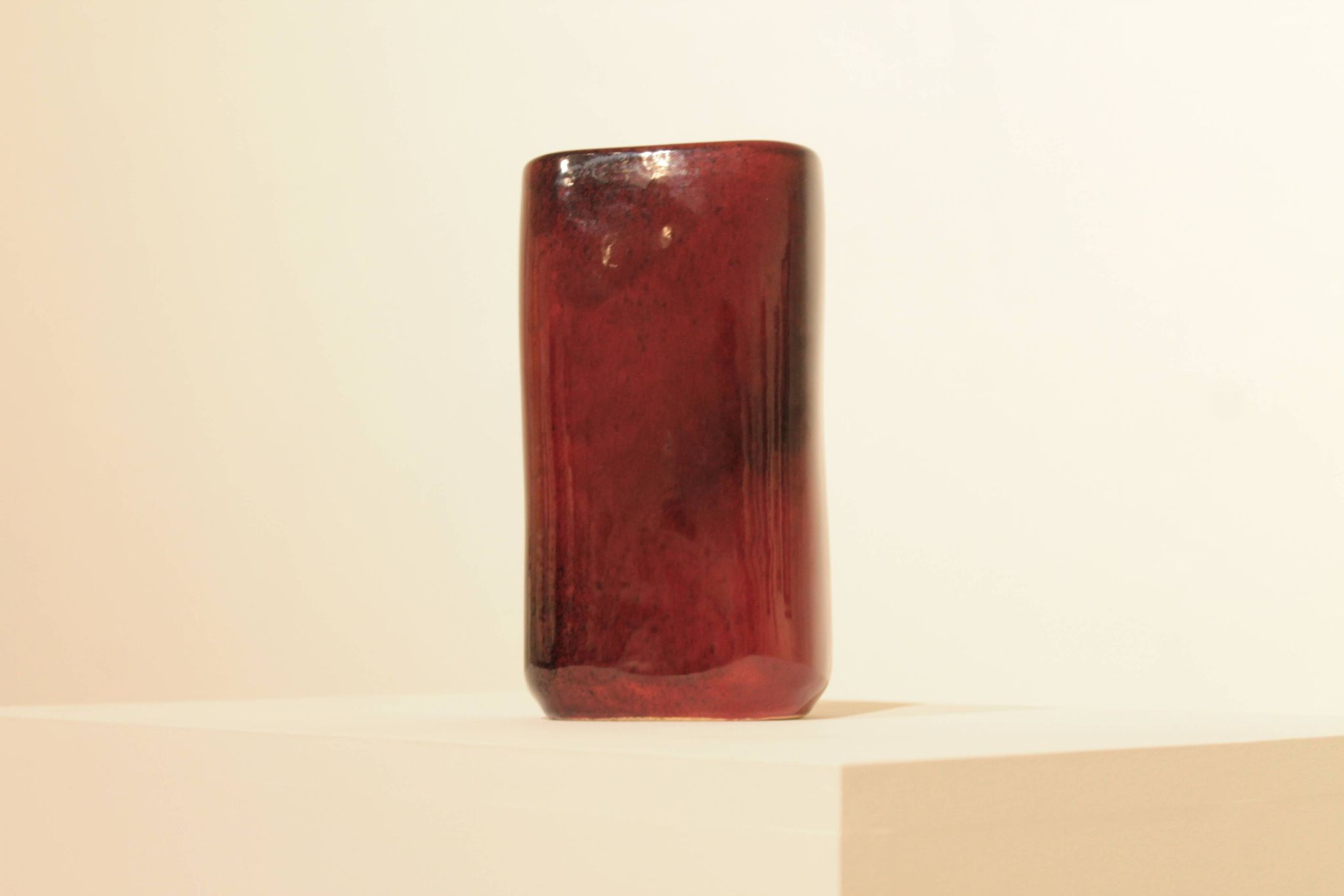 Vase rectangulaire signé et numéroté de Max Idlas