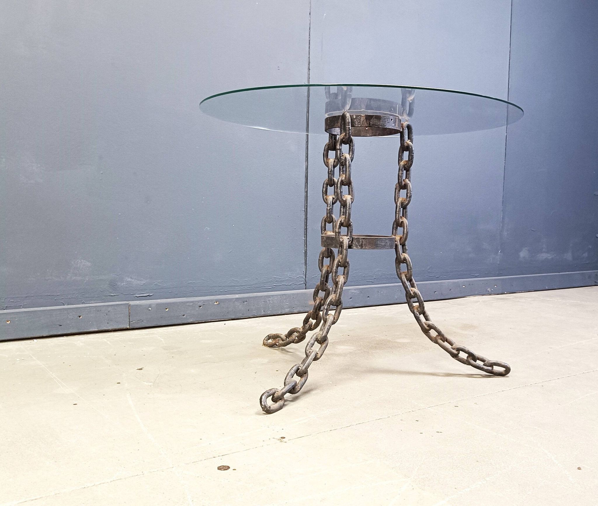 Table basse ou table d'appoint en chaîne de style brutaliste, années 1970
