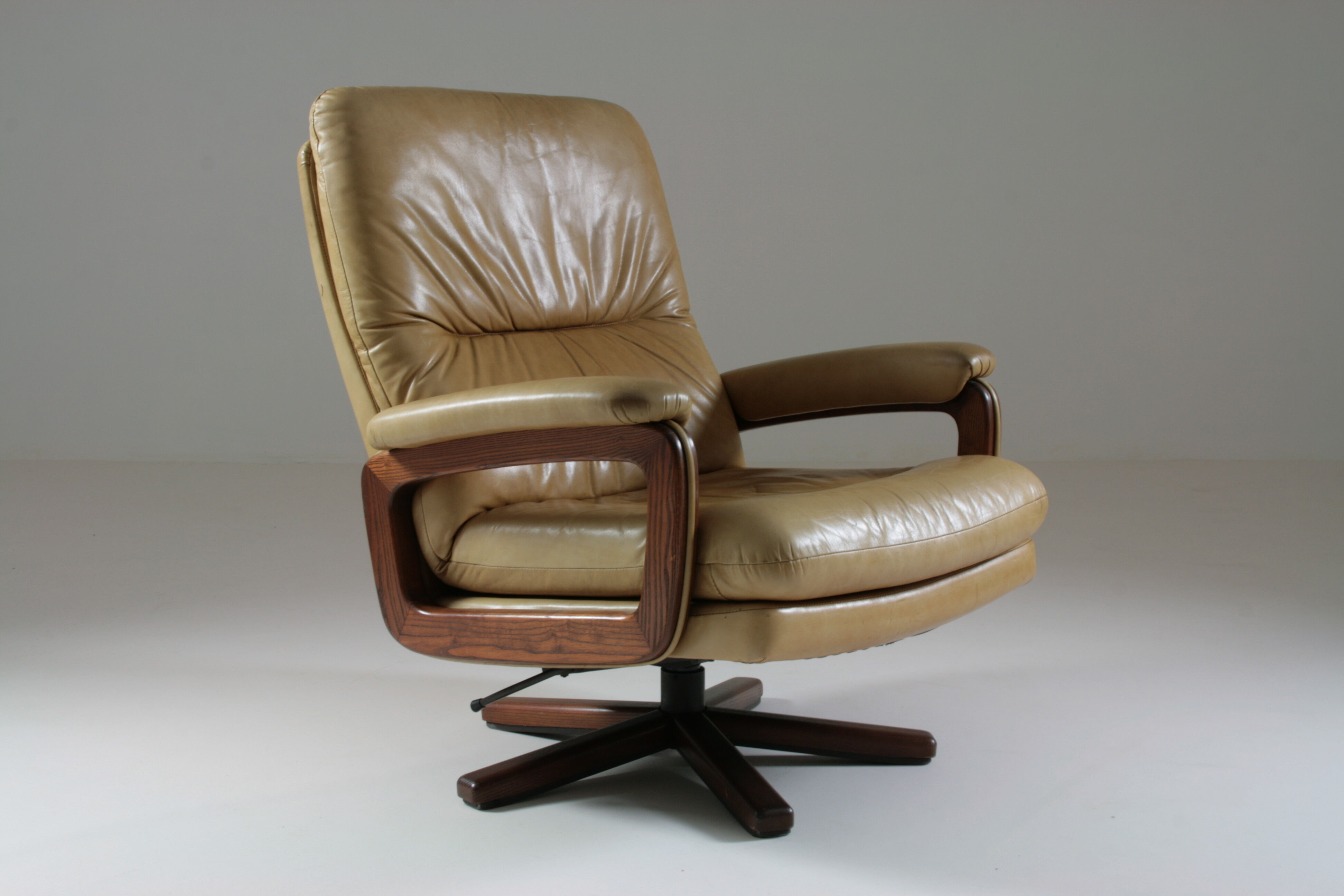 Leather lounge chair by André Vandenbeuck