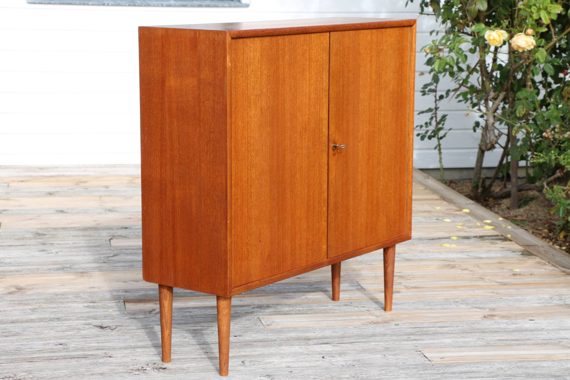 WK Mobel 2-door dresser console cabinet