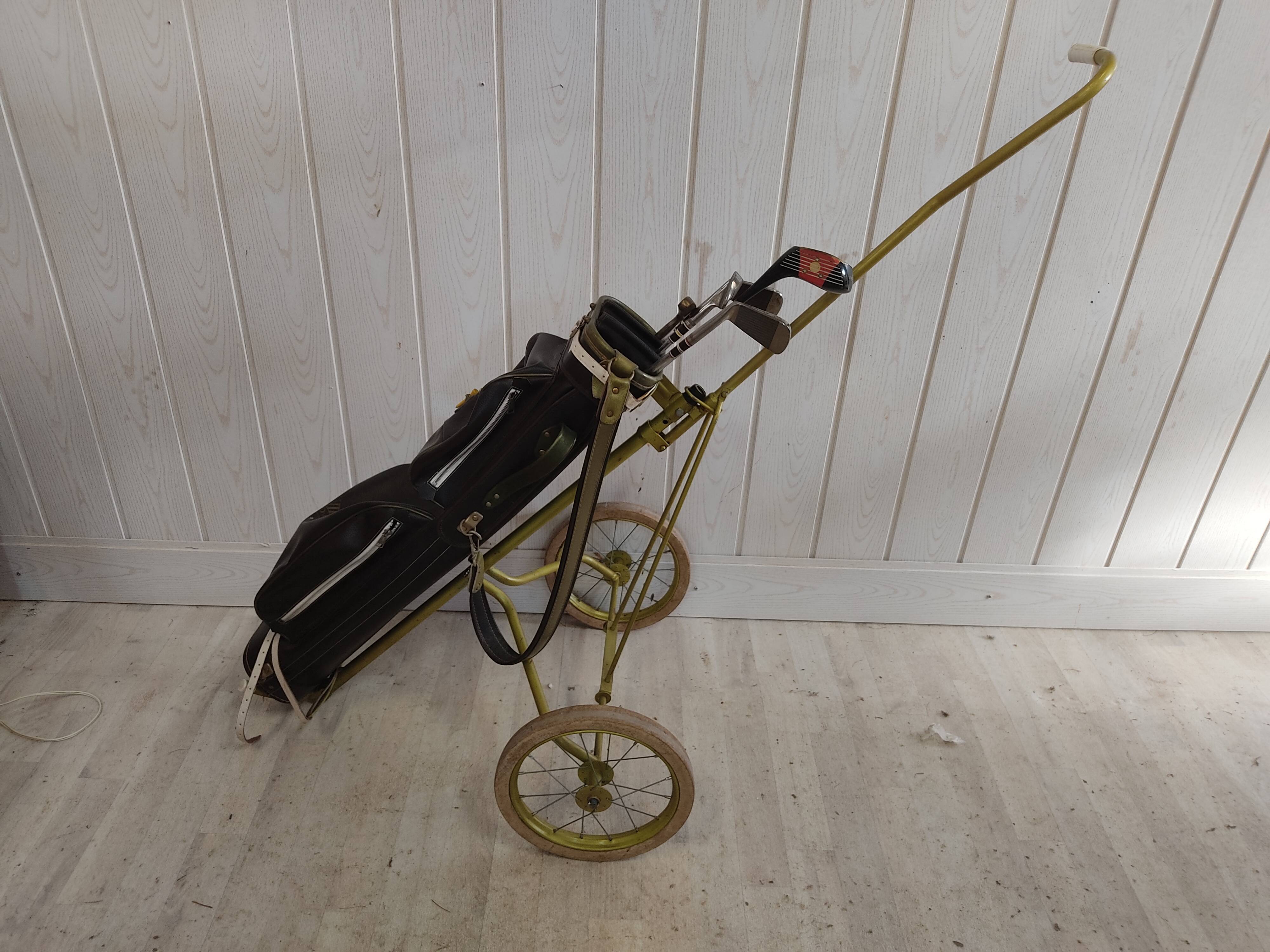 Chariot, sac et clubs de golf vintage
