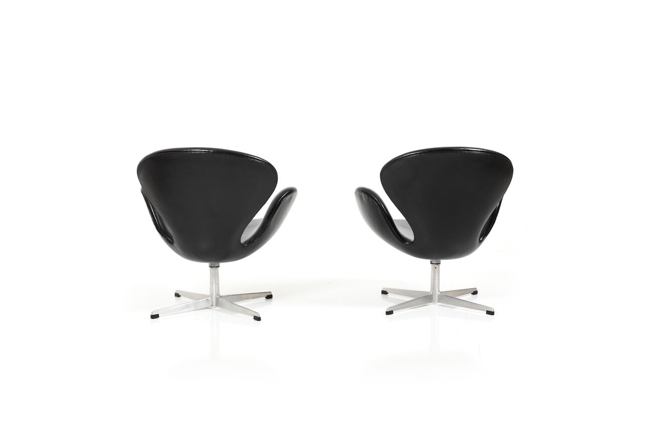 Pair of old Swan armchairs by Arne Jacobsen for Fritz Hansen 1963