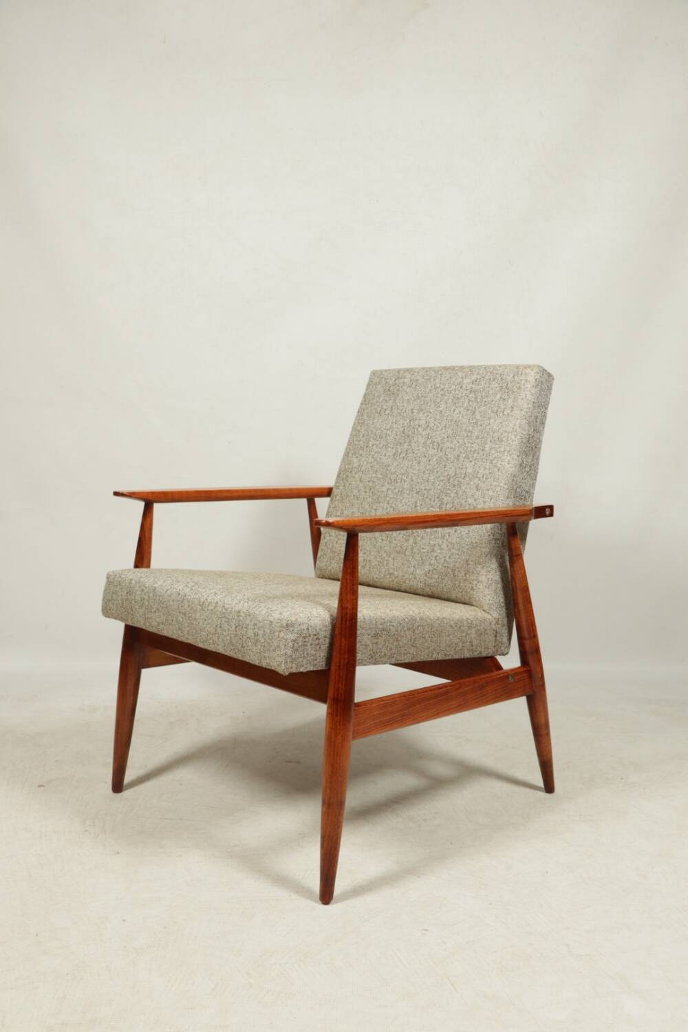Scandinavian armchair and footrest granola beige concluded by H.Lis 300-190