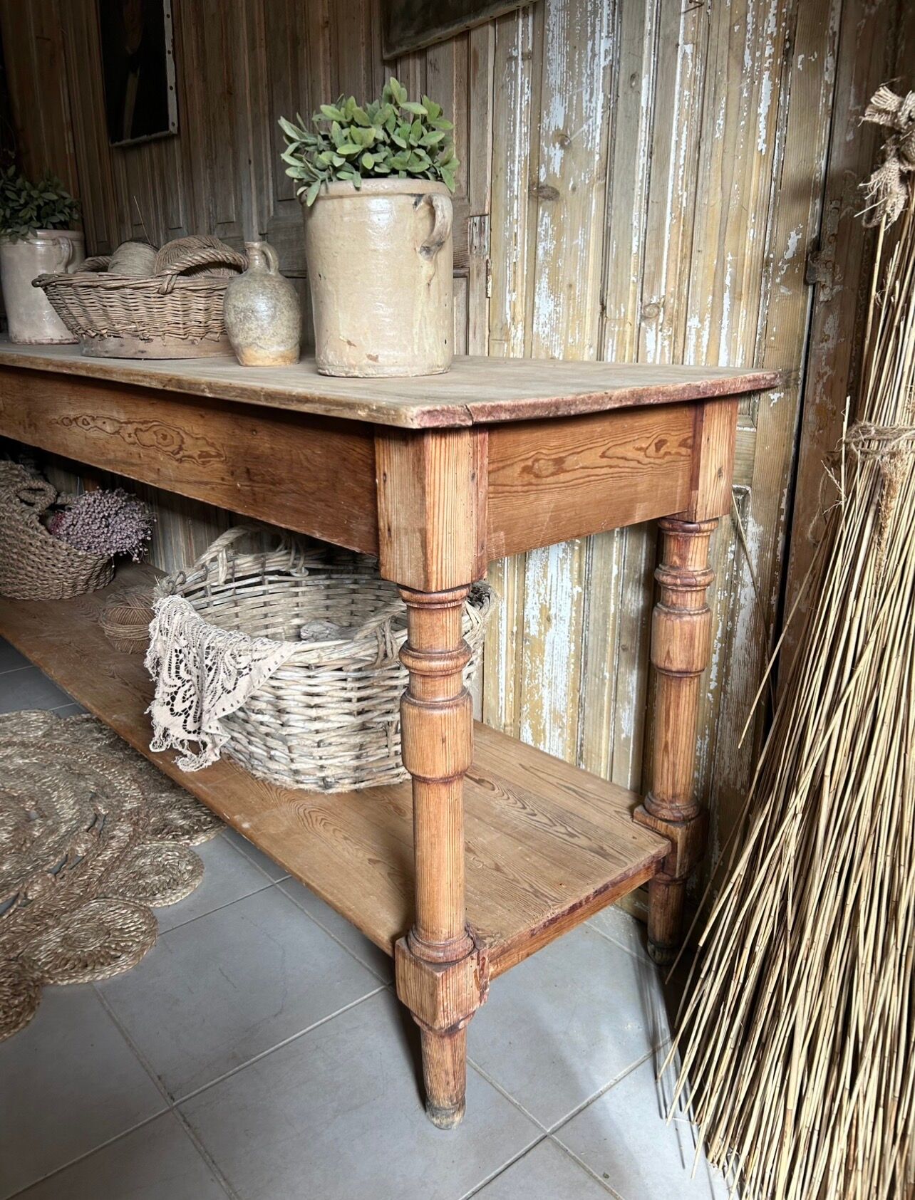 Old cloth merchant's table