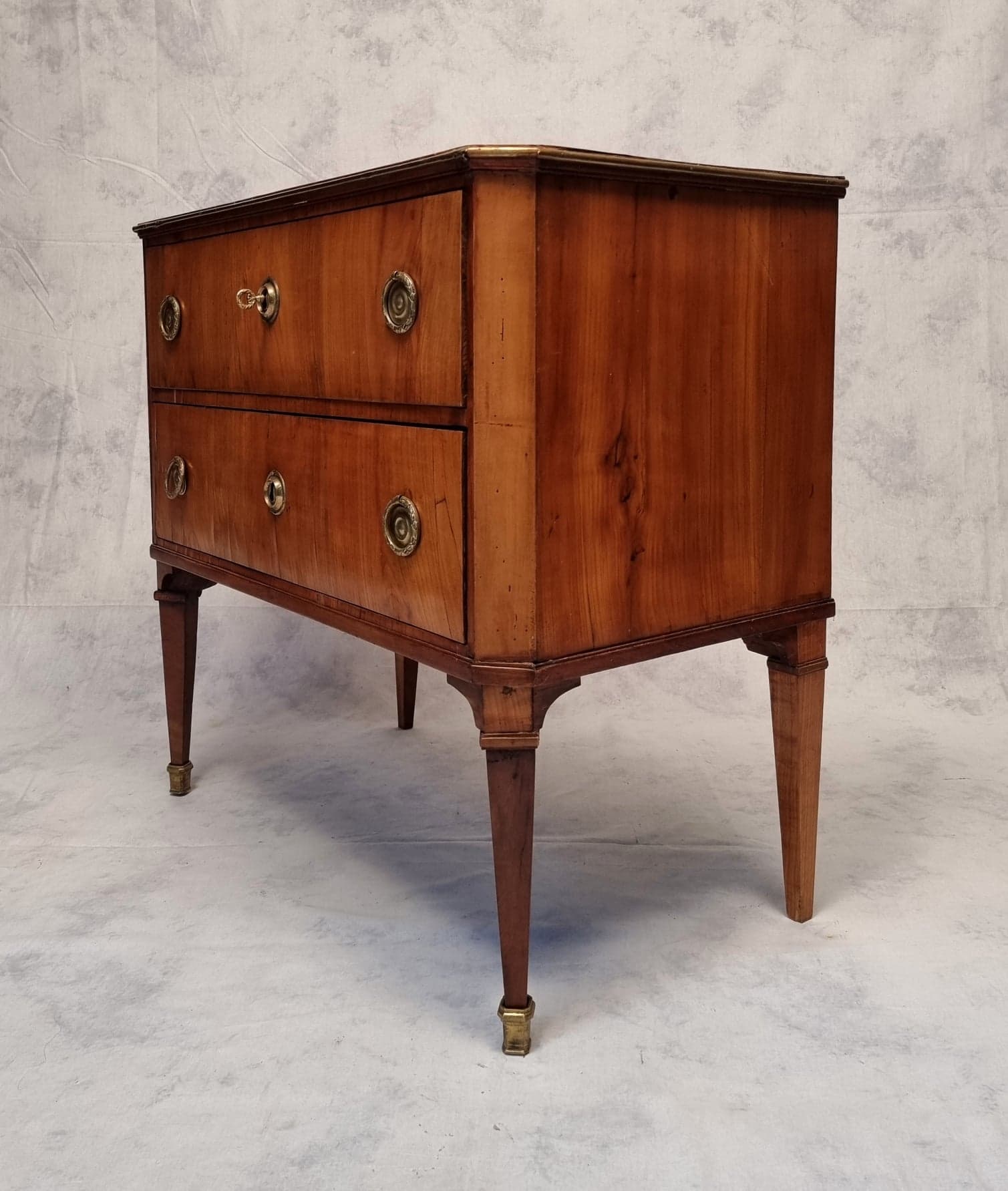 Commode Sauteuse period Louis XVI - Merisier - 18th