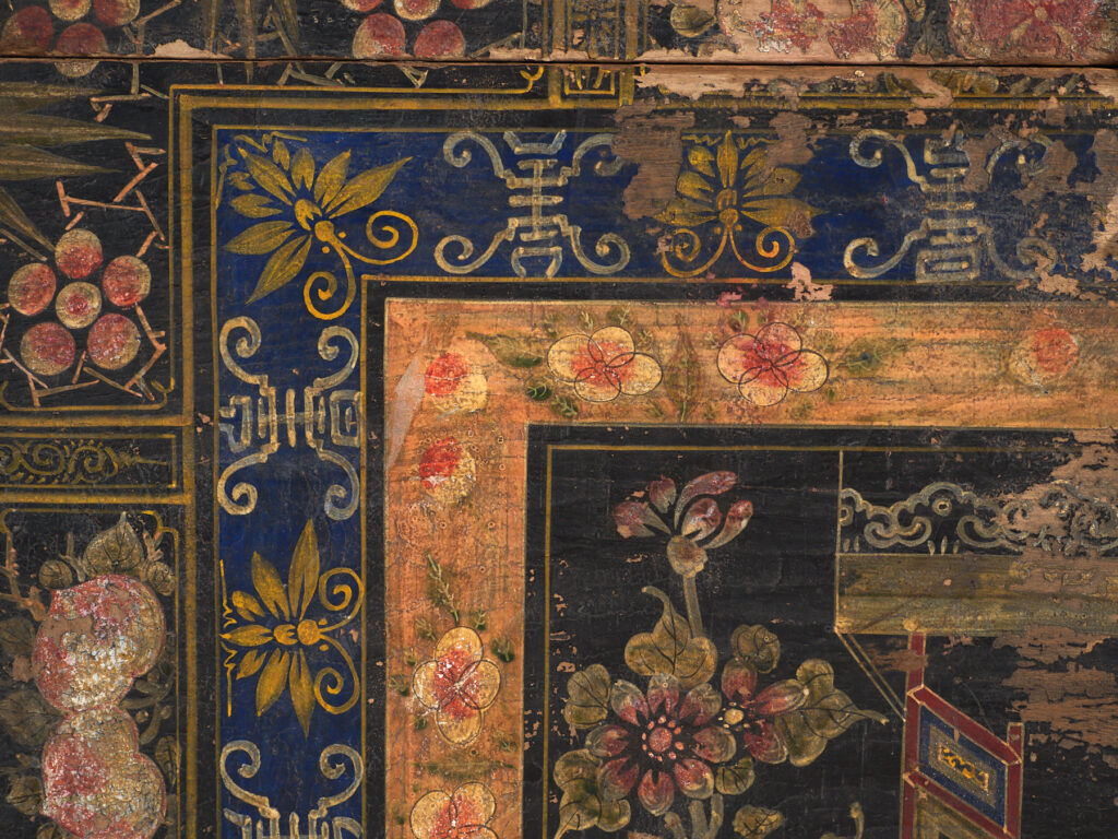 Antique chest painted in pine wood – China, around 1900