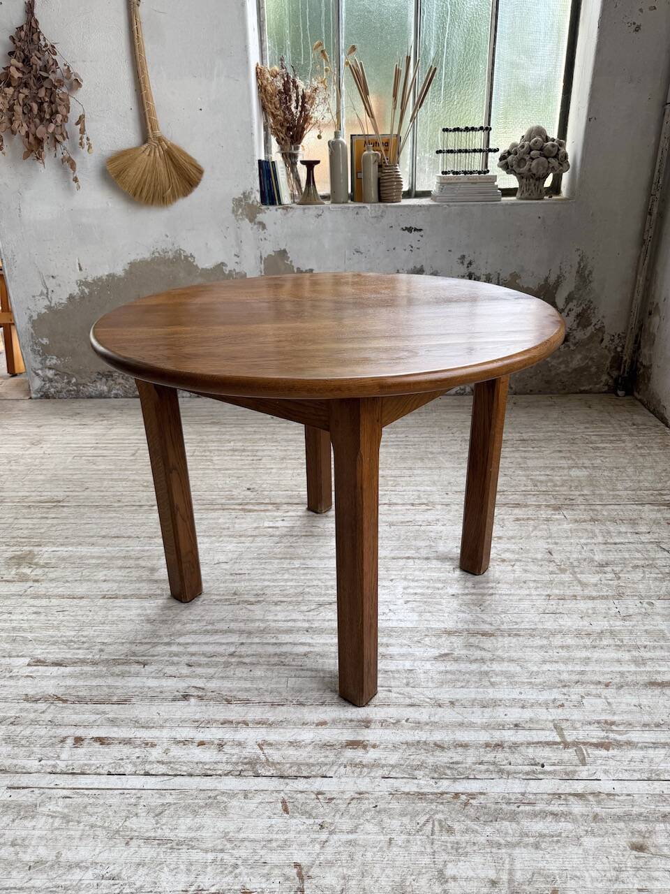 Round oak table 1950