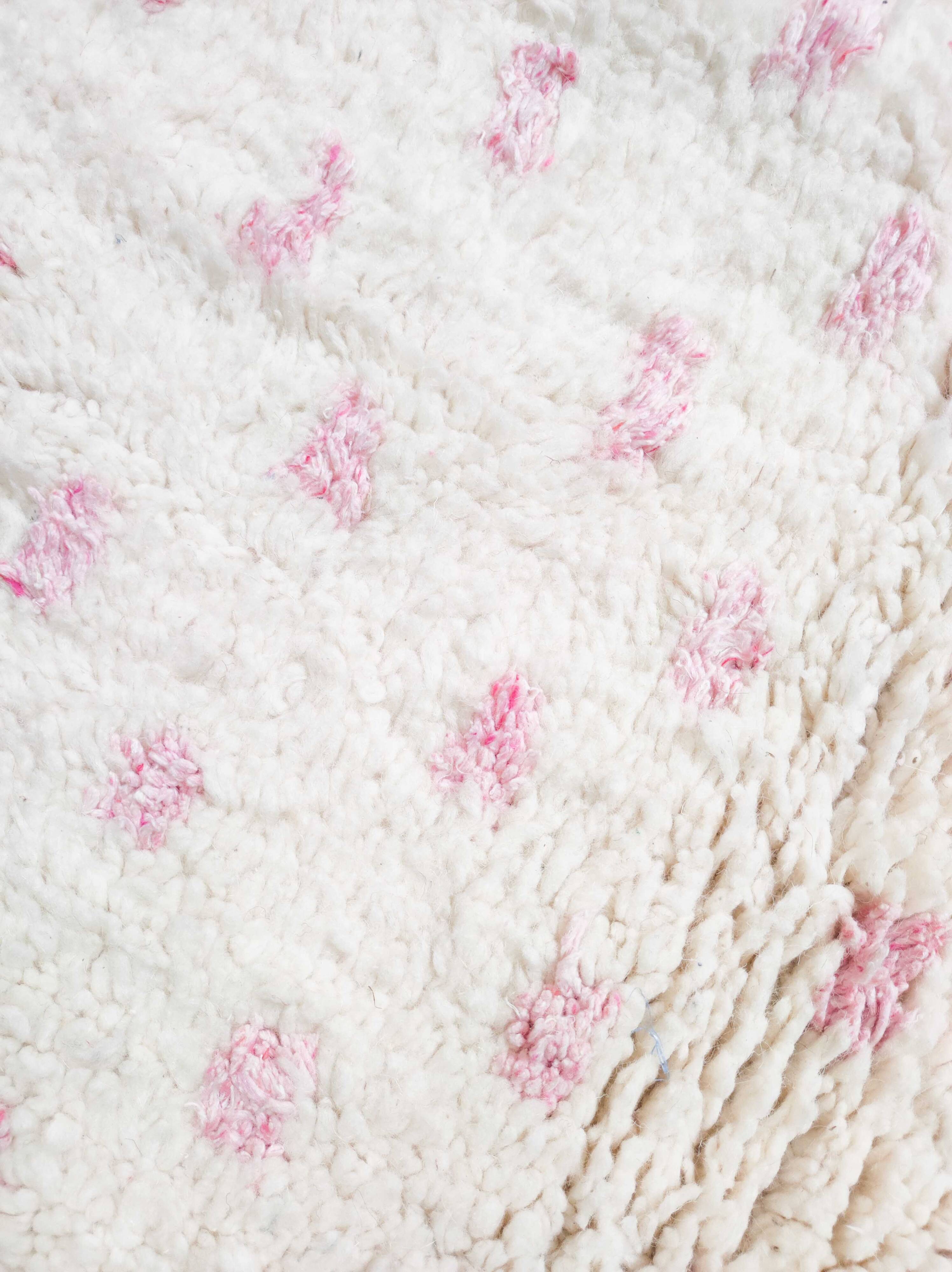 Beni Ouarain Berber rug with pink polka dots