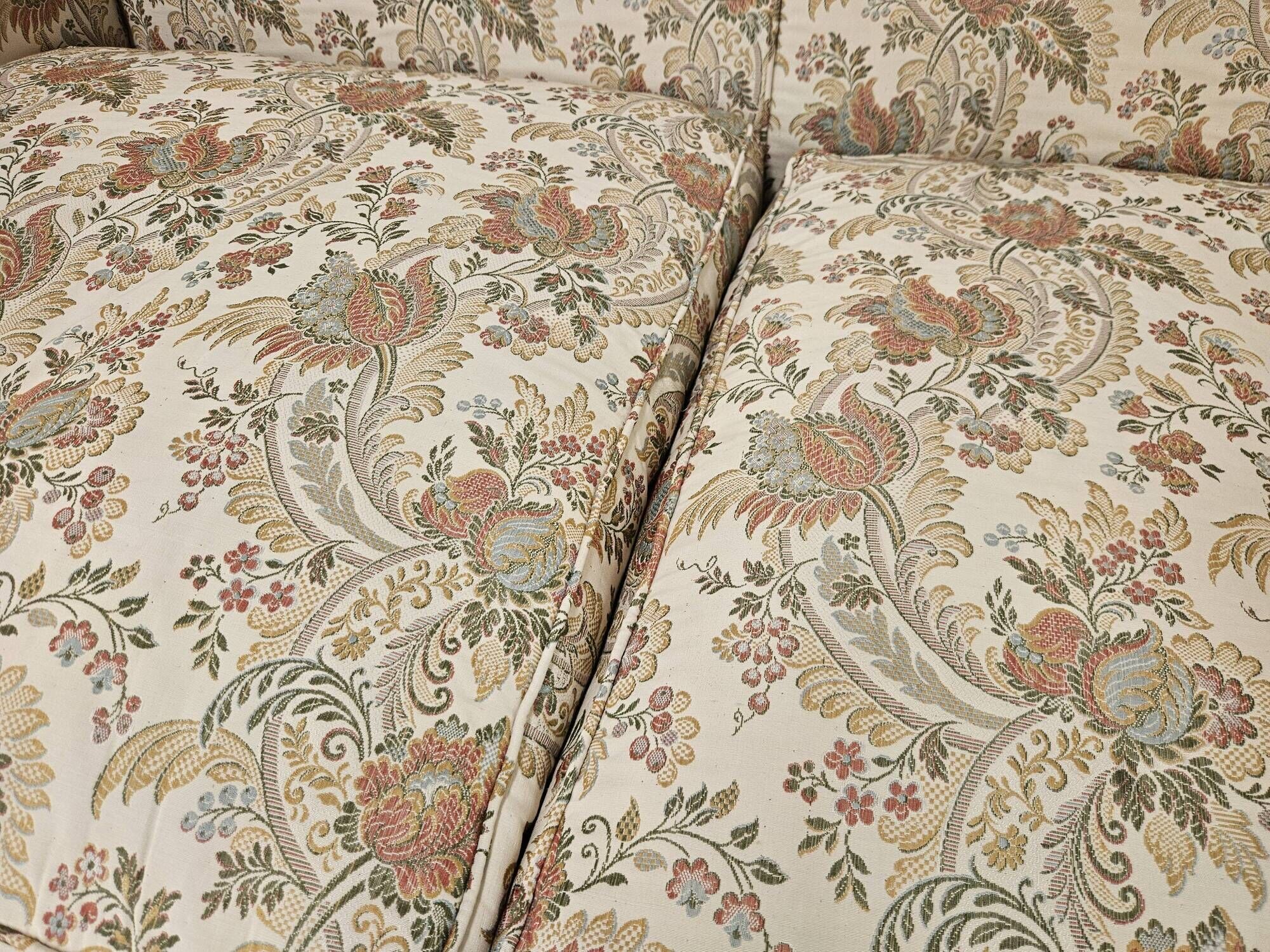 20th Century Italian Baroque Style Sofa in Carved and Gilded Wood