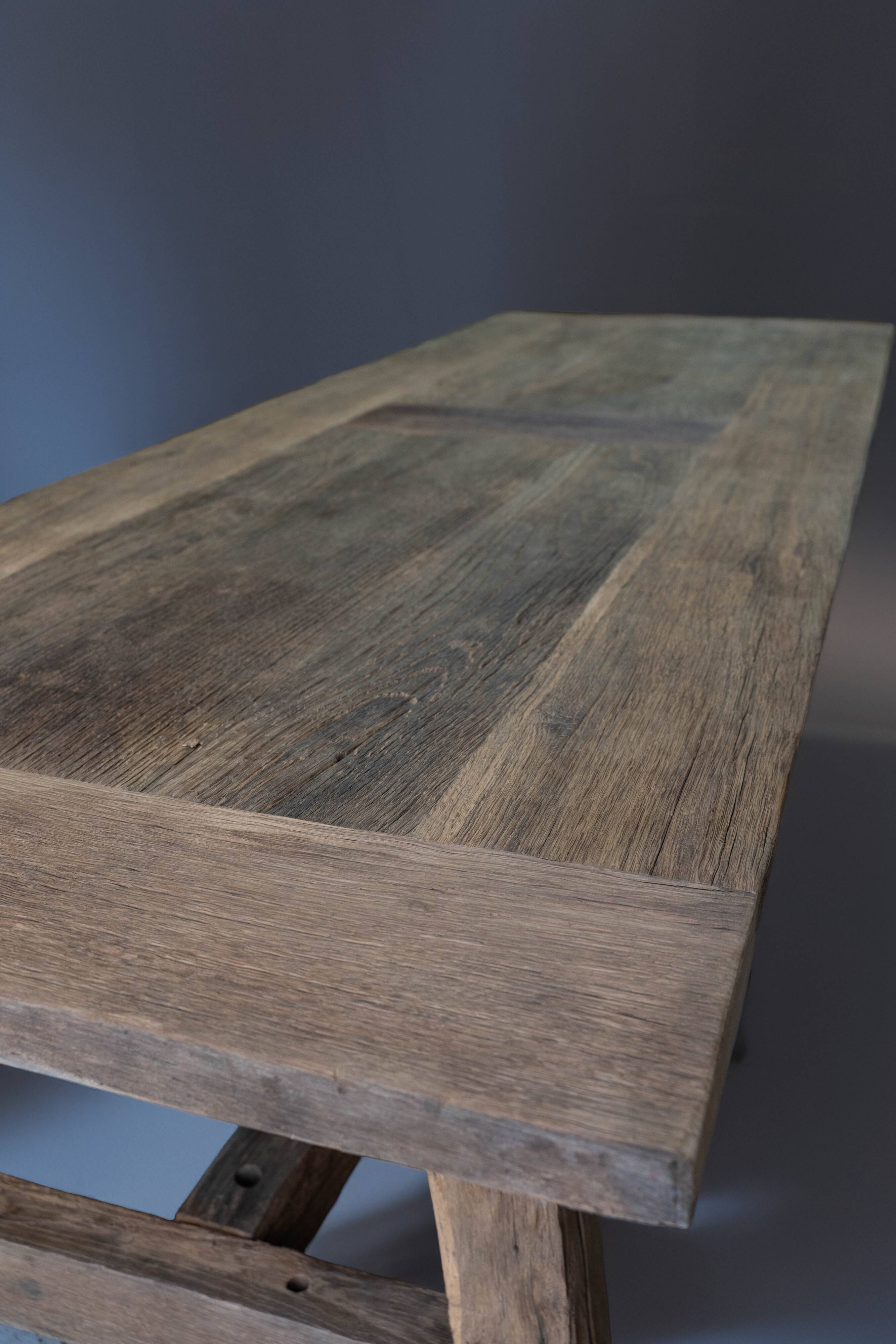 Solid oak table in Provençal style