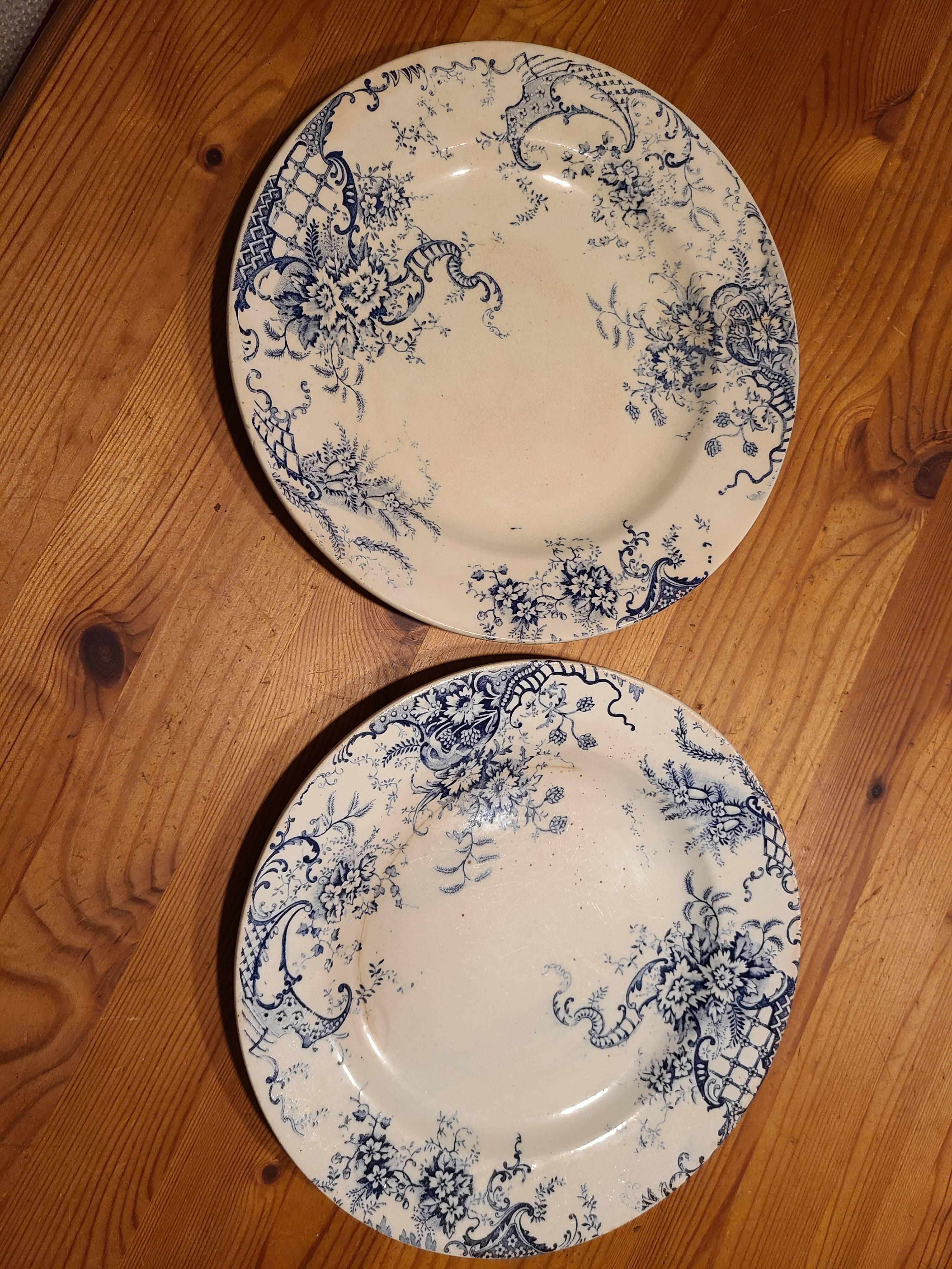 2 flat plates from the earthenware factories of Clairefontaine model Hanley