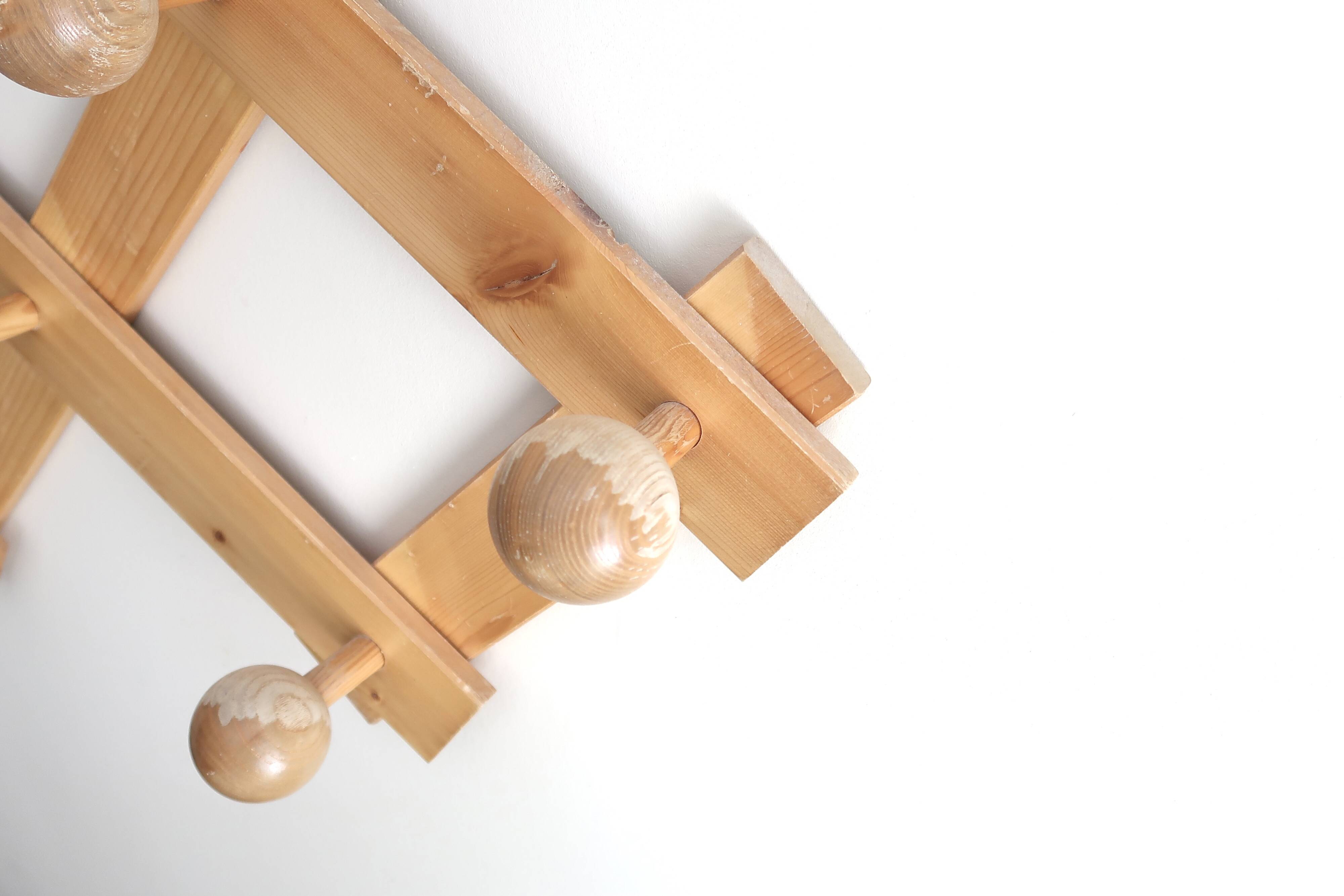 Extendable wall-mounted coat rack in light wood, 1980s