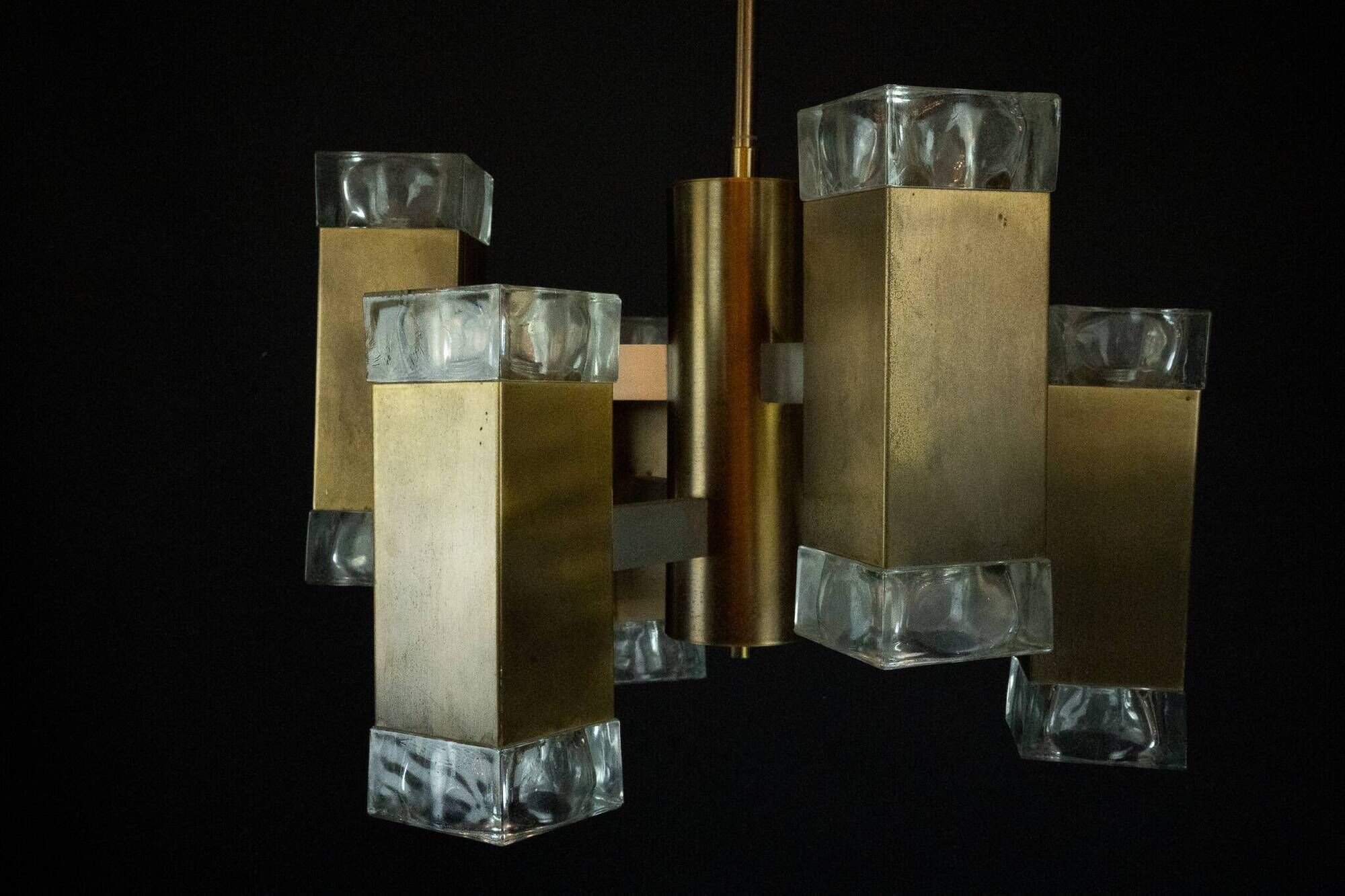 Italian glass and brass 12 lights chandelier produced by Sciolari in the 70
