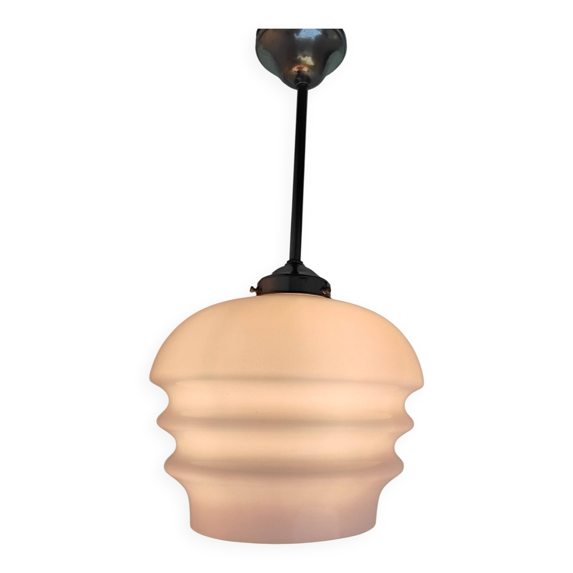 Suspension in opaline