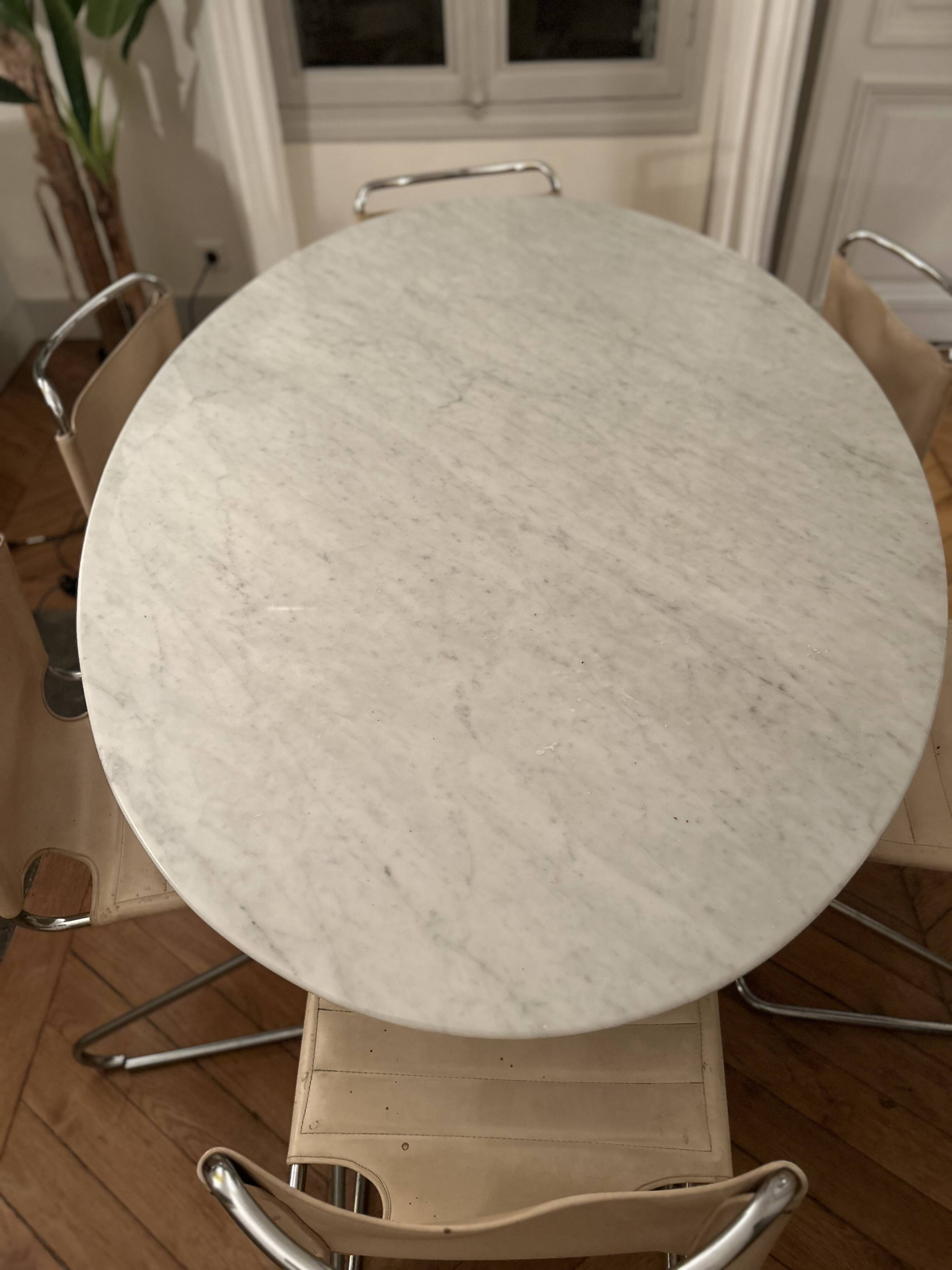 Tulip marble dining table