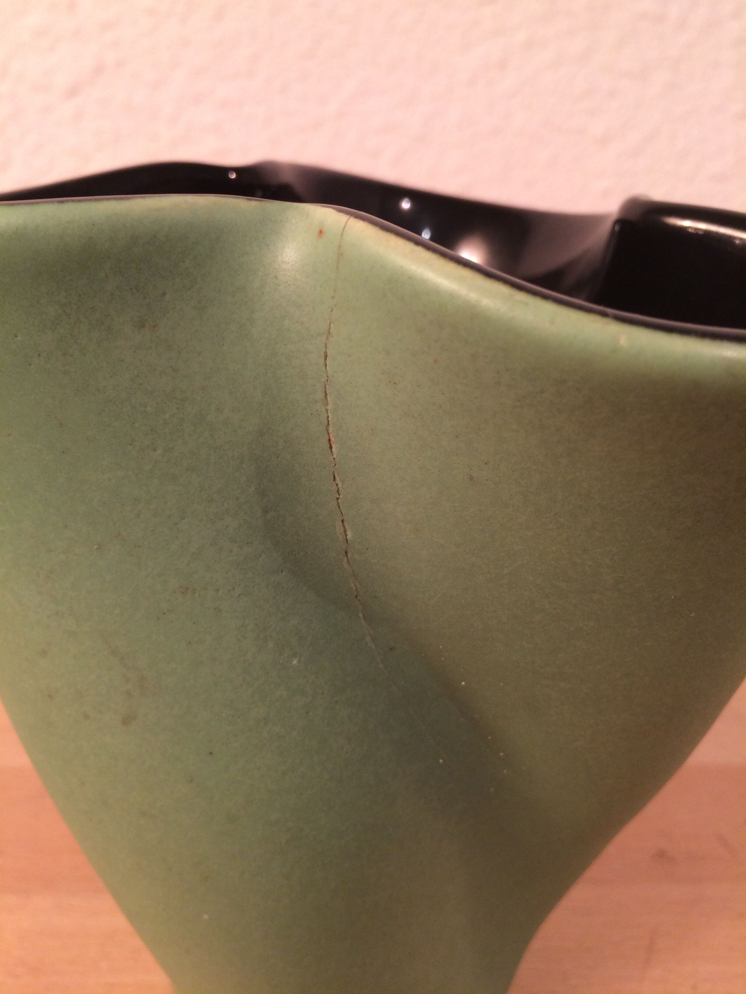Vase Elchinger trilobed ceramic two-tone green black 60s