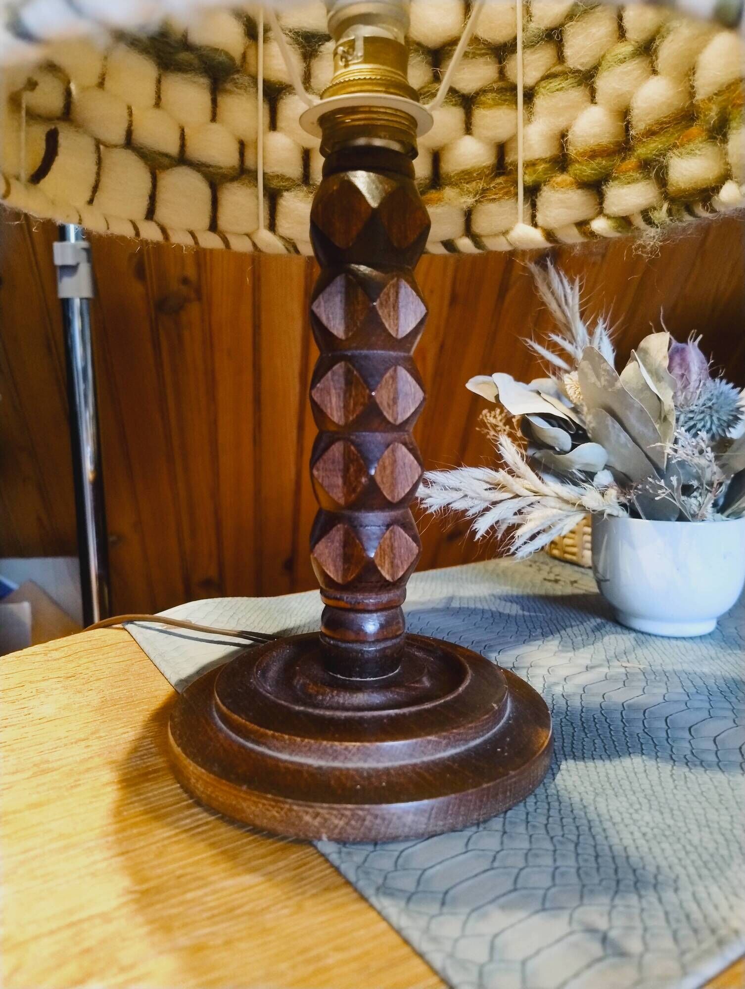 Wood and wool lamp
