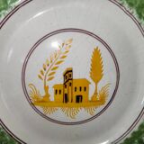 Assiette en faïence de Nevers, XIXème Siècle à décor de palais
